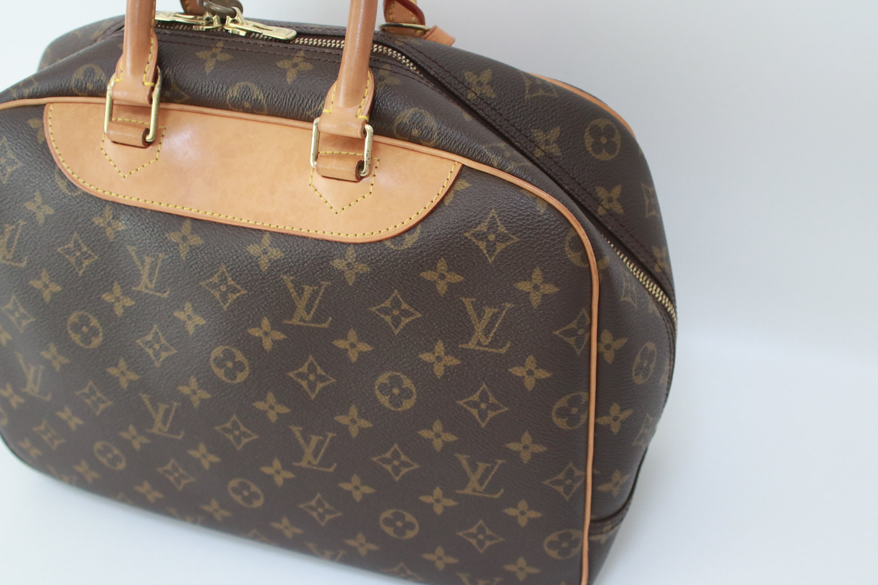 Louis Vuitton Deauville Handbag Used (7067)