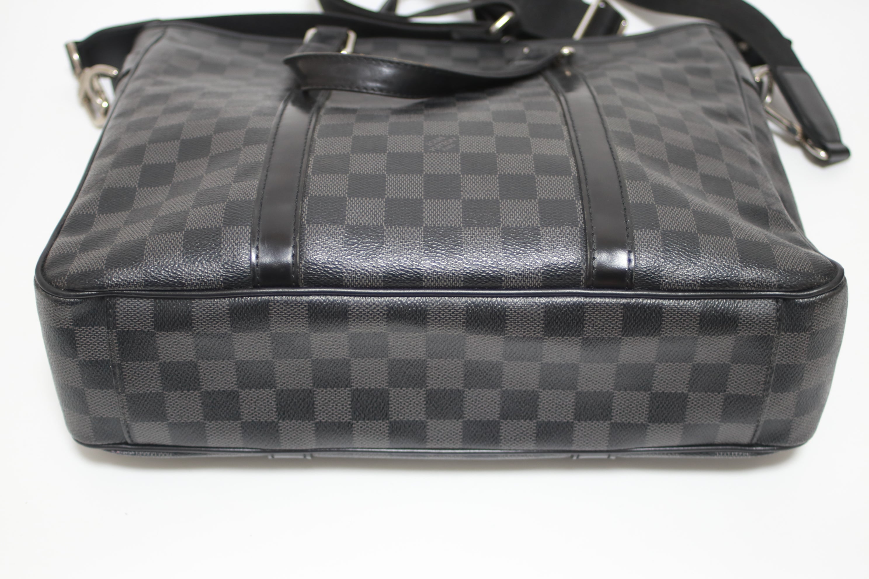 Louis Vuitton Tadao PM Damier Graphite Messenger Tote Bag Used