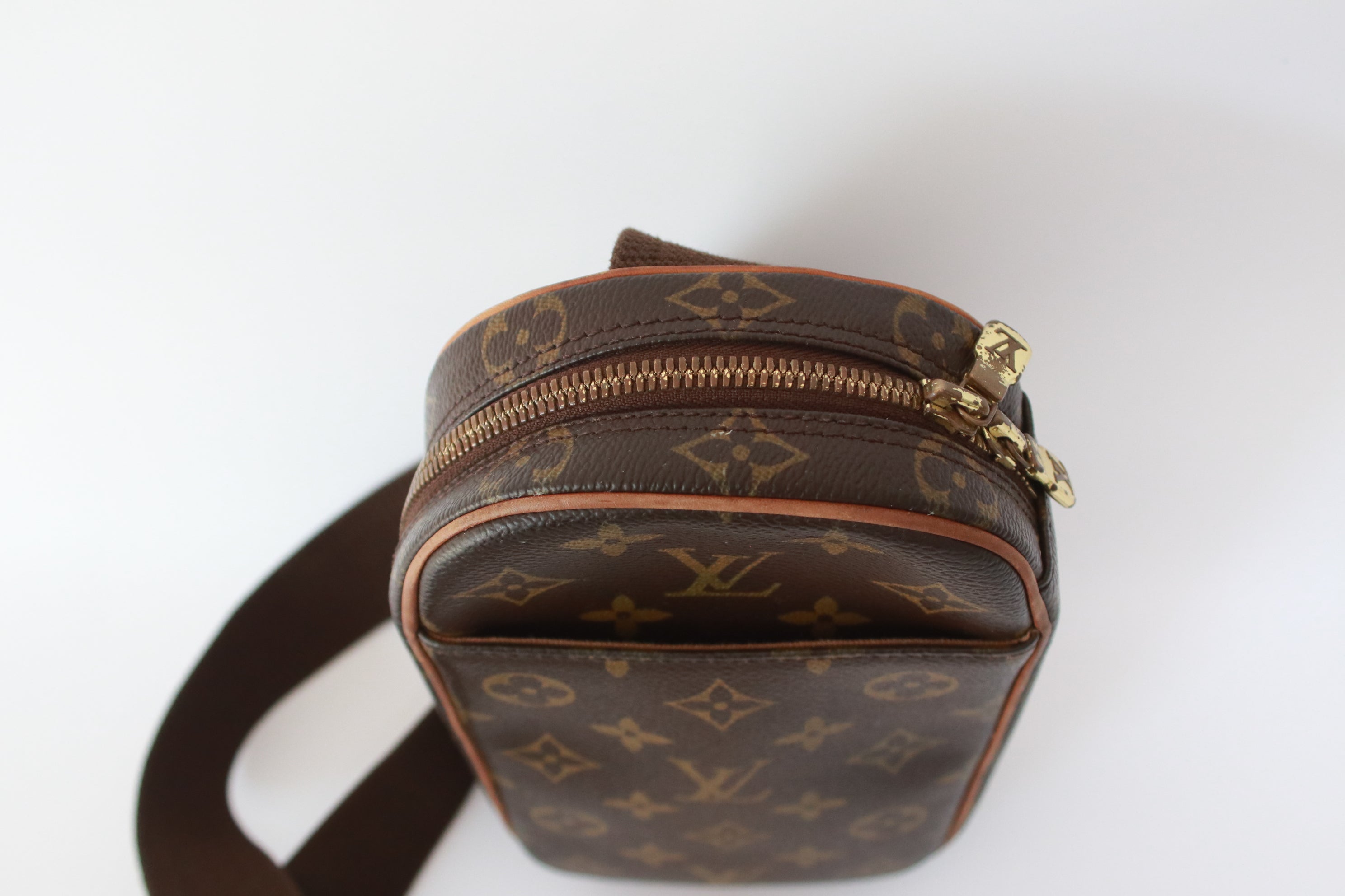 Louis vuitton monogram pochette gange hot sale