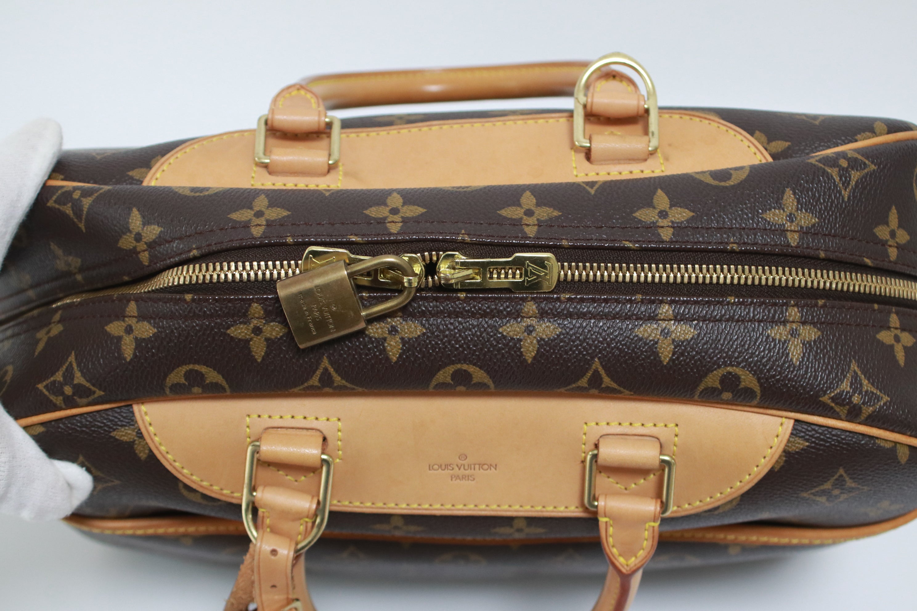 Louis Vuitton Deauville Handbag used (6197)