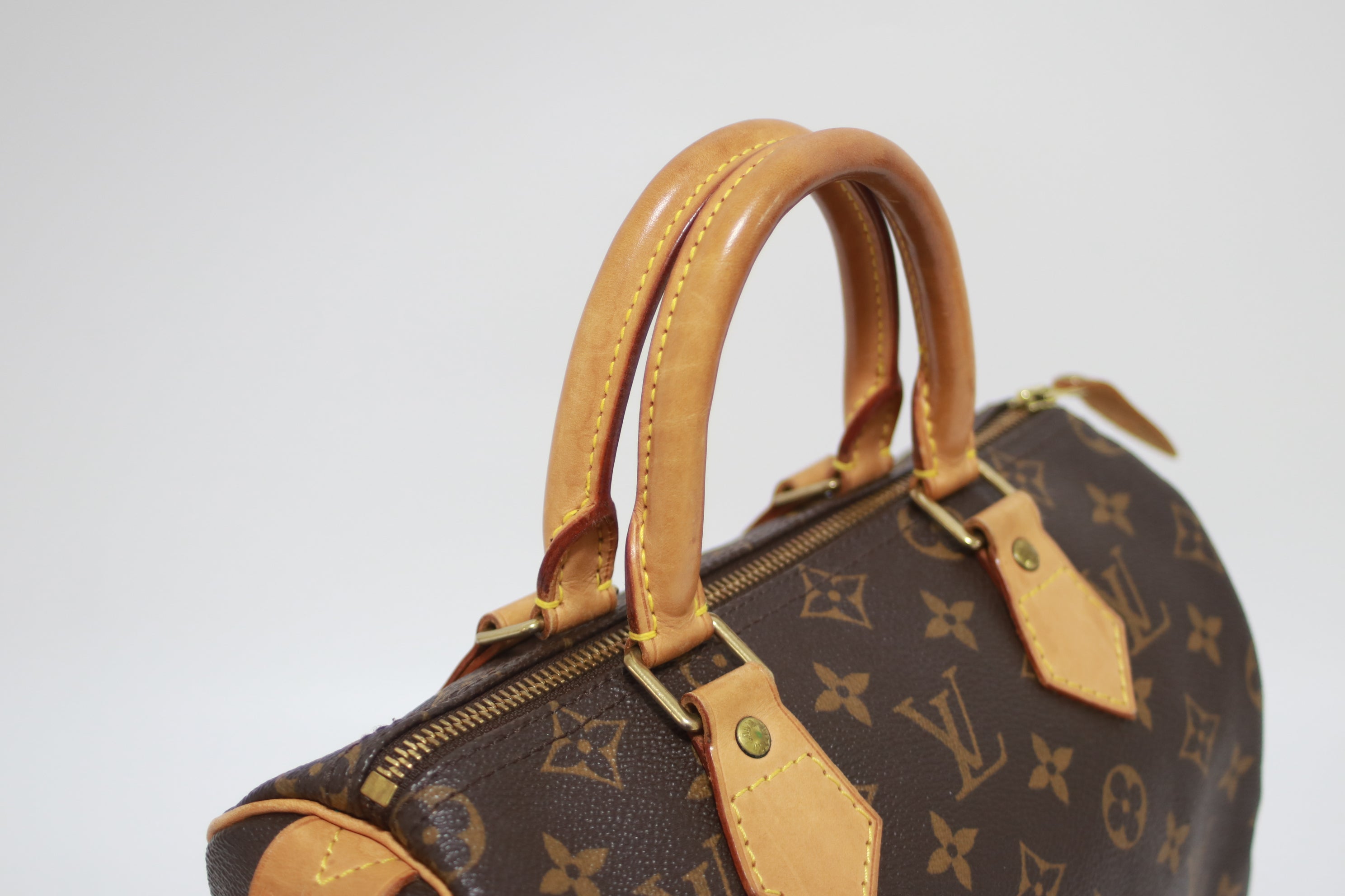 Louis Vuitton Speedy 25 Monogram Handbag Used (8196)