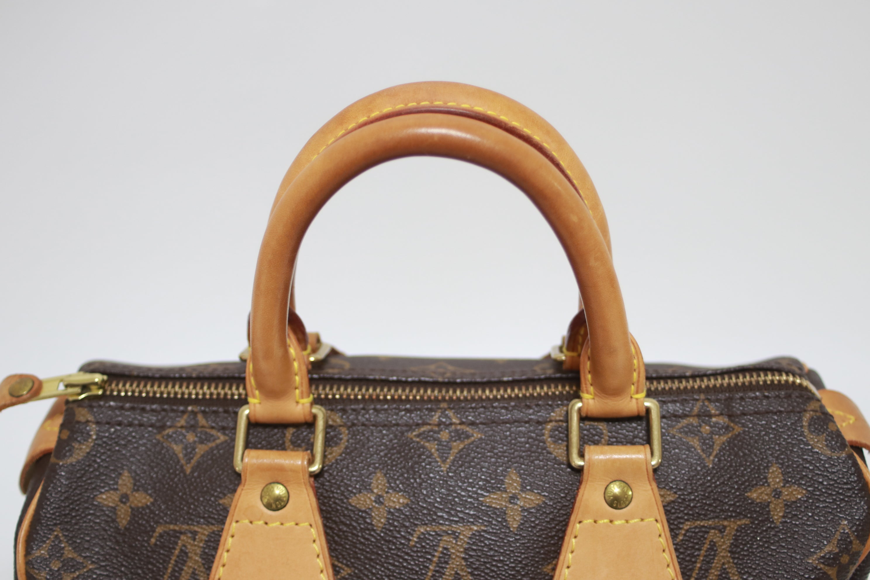 Louis Vuitton Speedy 25 Monogram Handbag Used (8196)