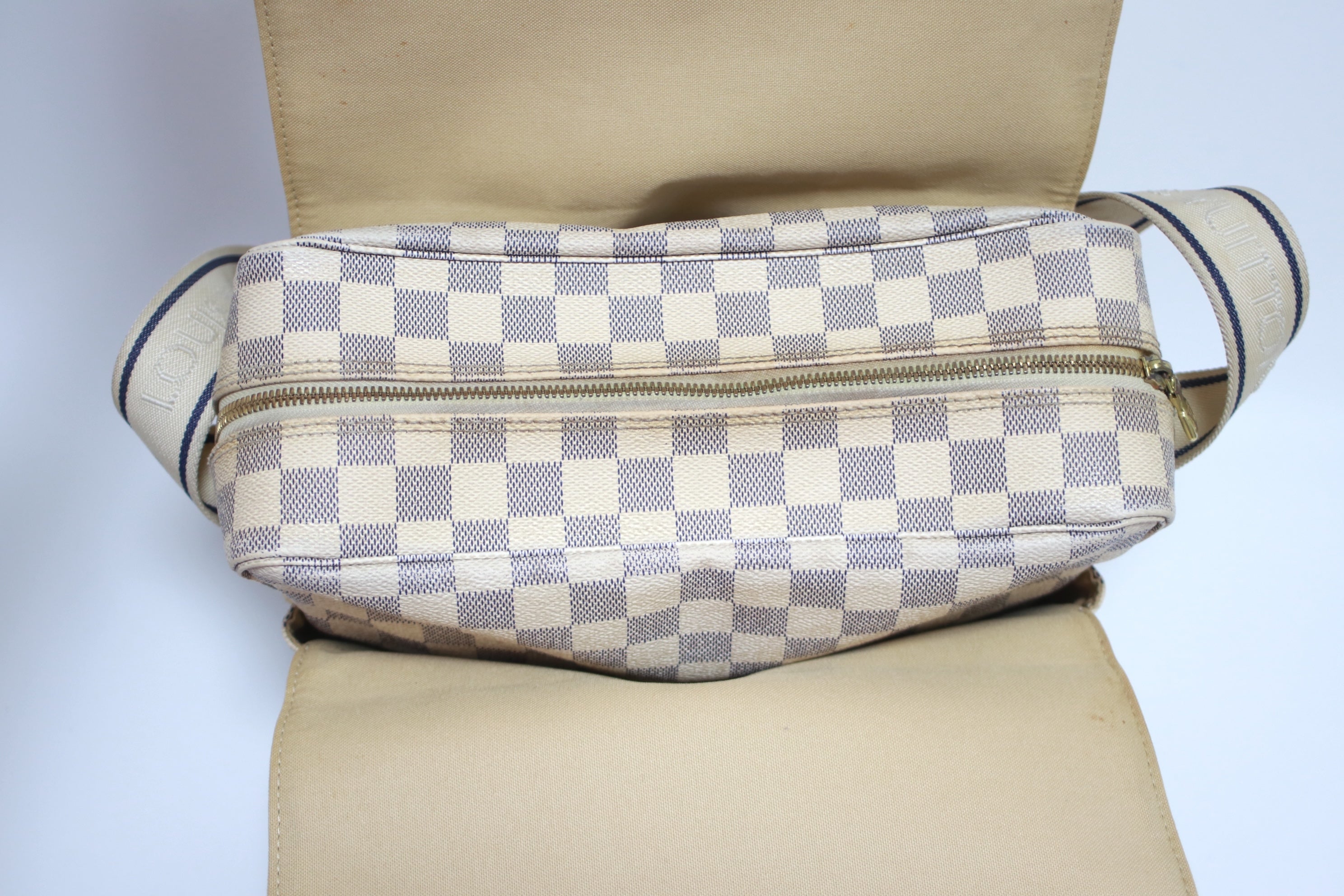 Louis Vuitton Naviglio Damier Azur Messenger Bag Used