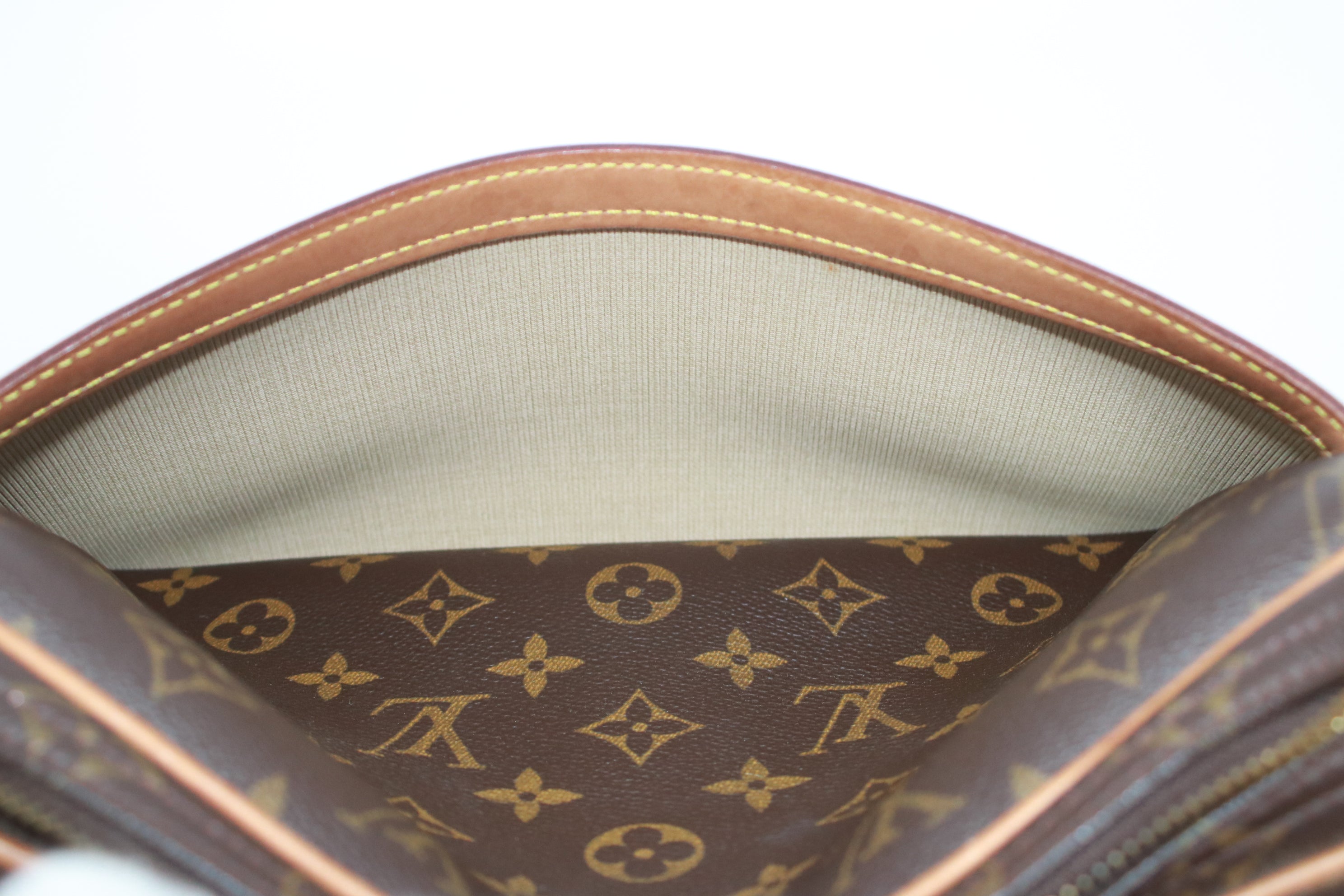 Louis Vuitton Reporter PM Messenger Bag Used (7213)