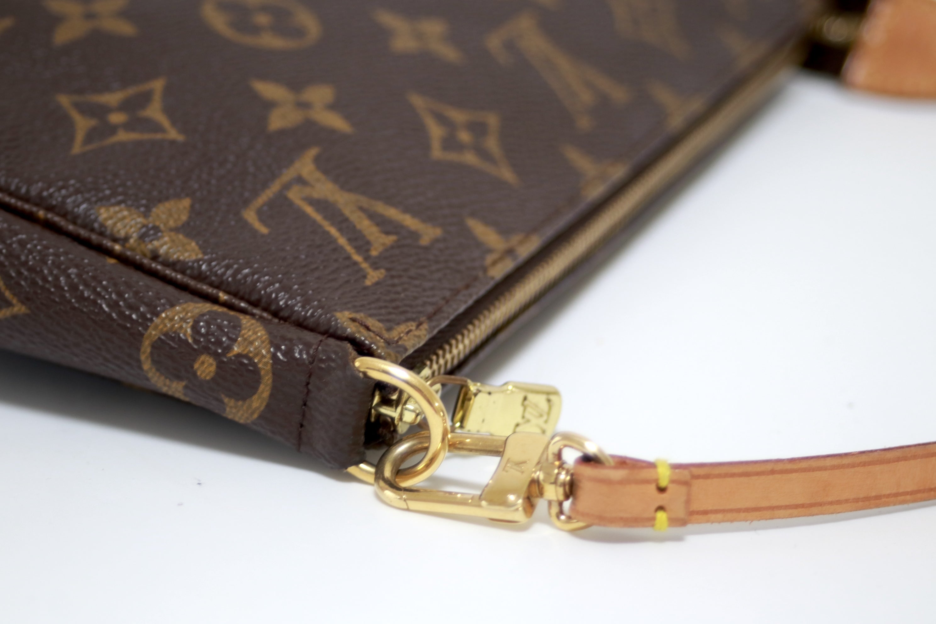 Louis Vuitton Pochette Accessories Used (8223)