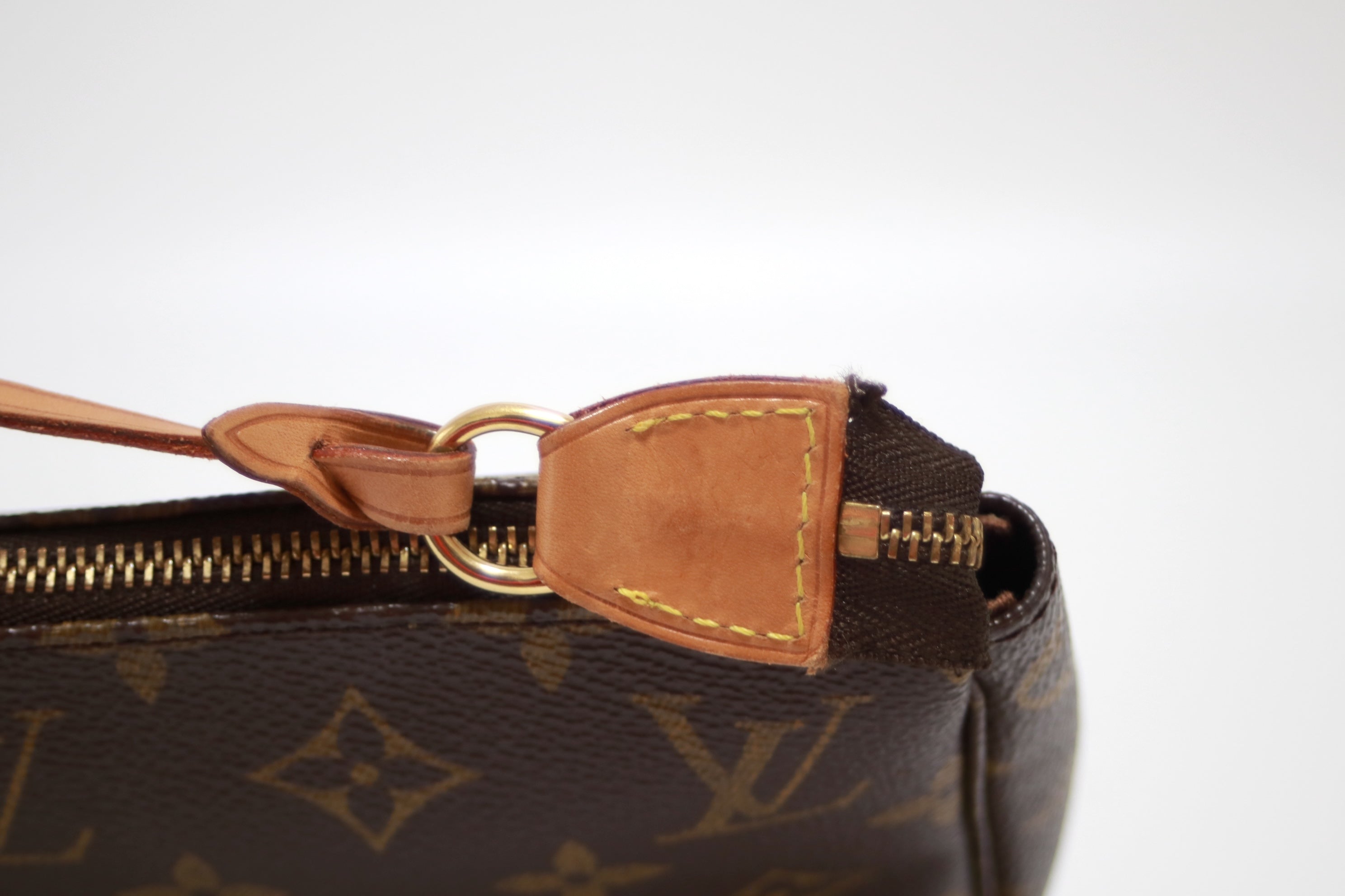 Louis Vuitton Pochette Accessories Used (8223)