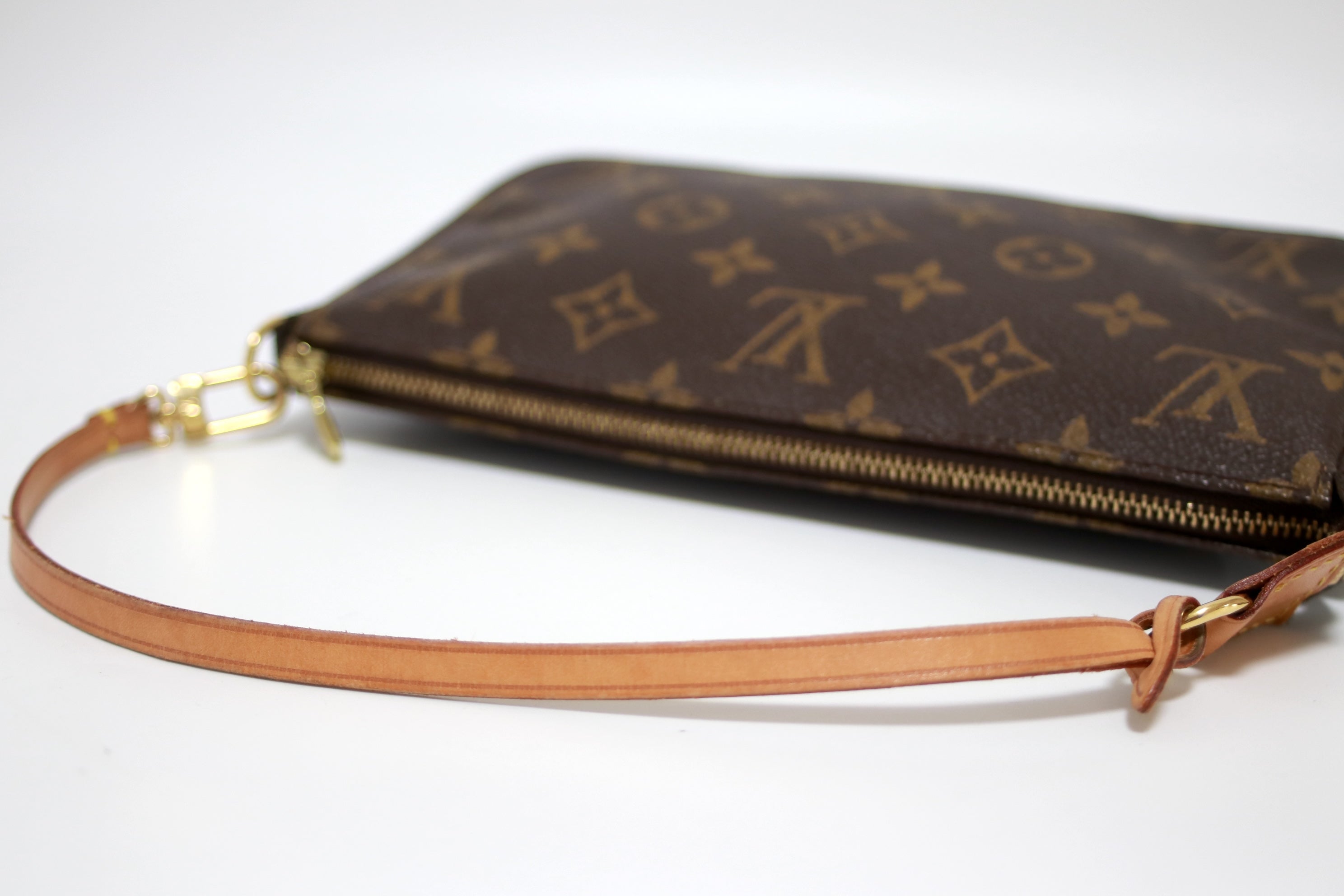 Louis Vuitton Pochette Accessories Used (8223)