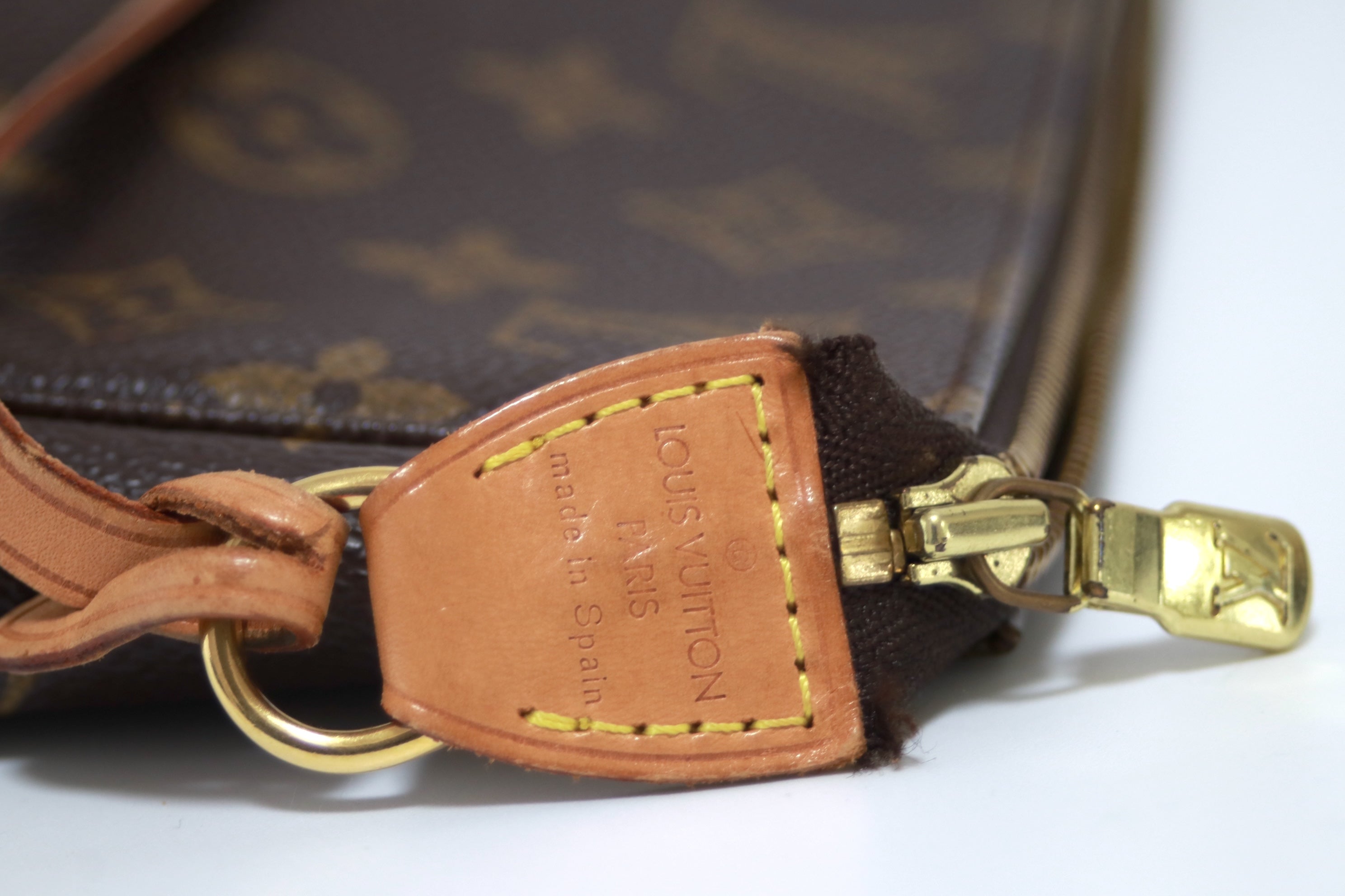 Louis Vuitton Pochette Accessories Used (8223)