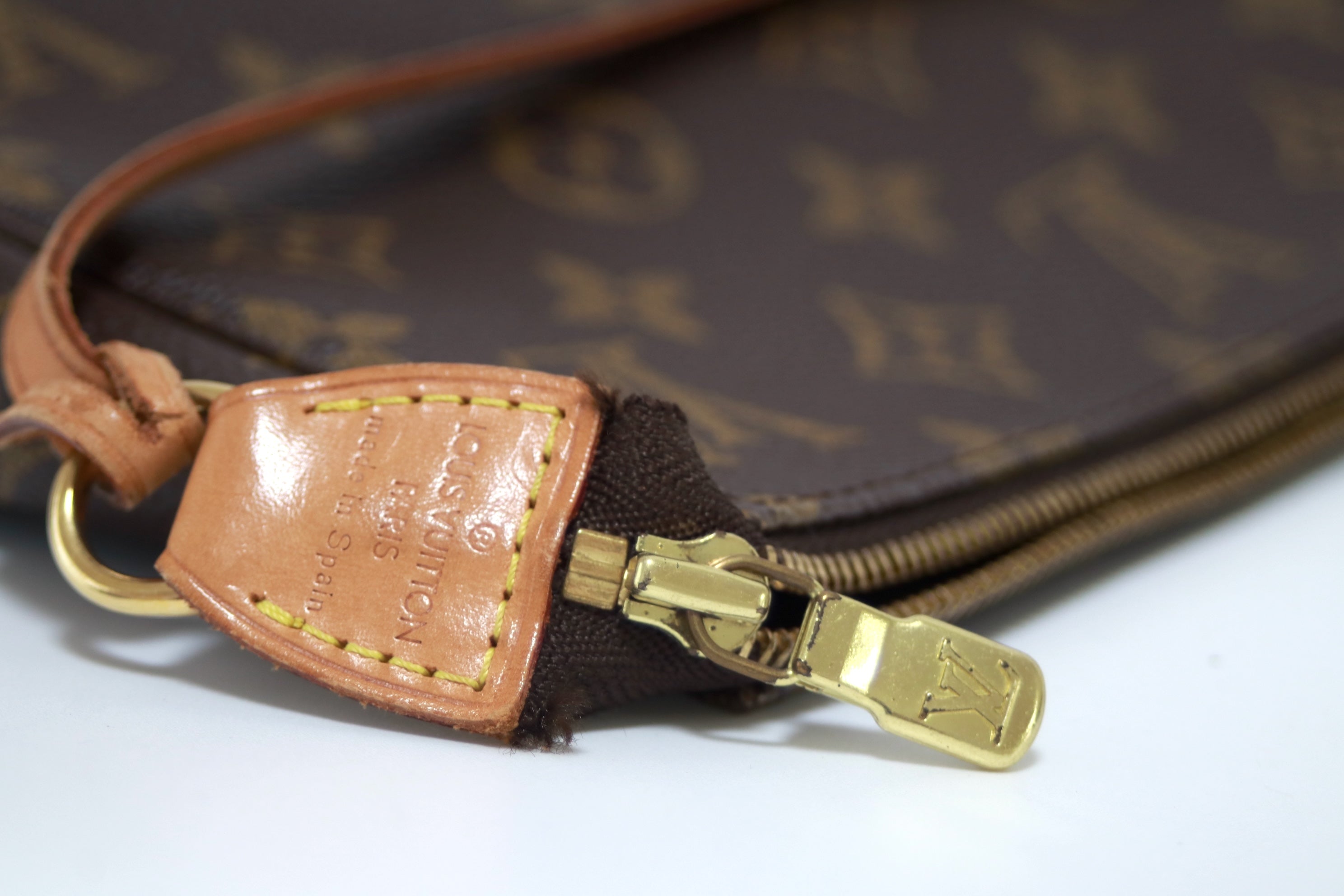 Louis Vuitton Pochette Accessories Used (8223)