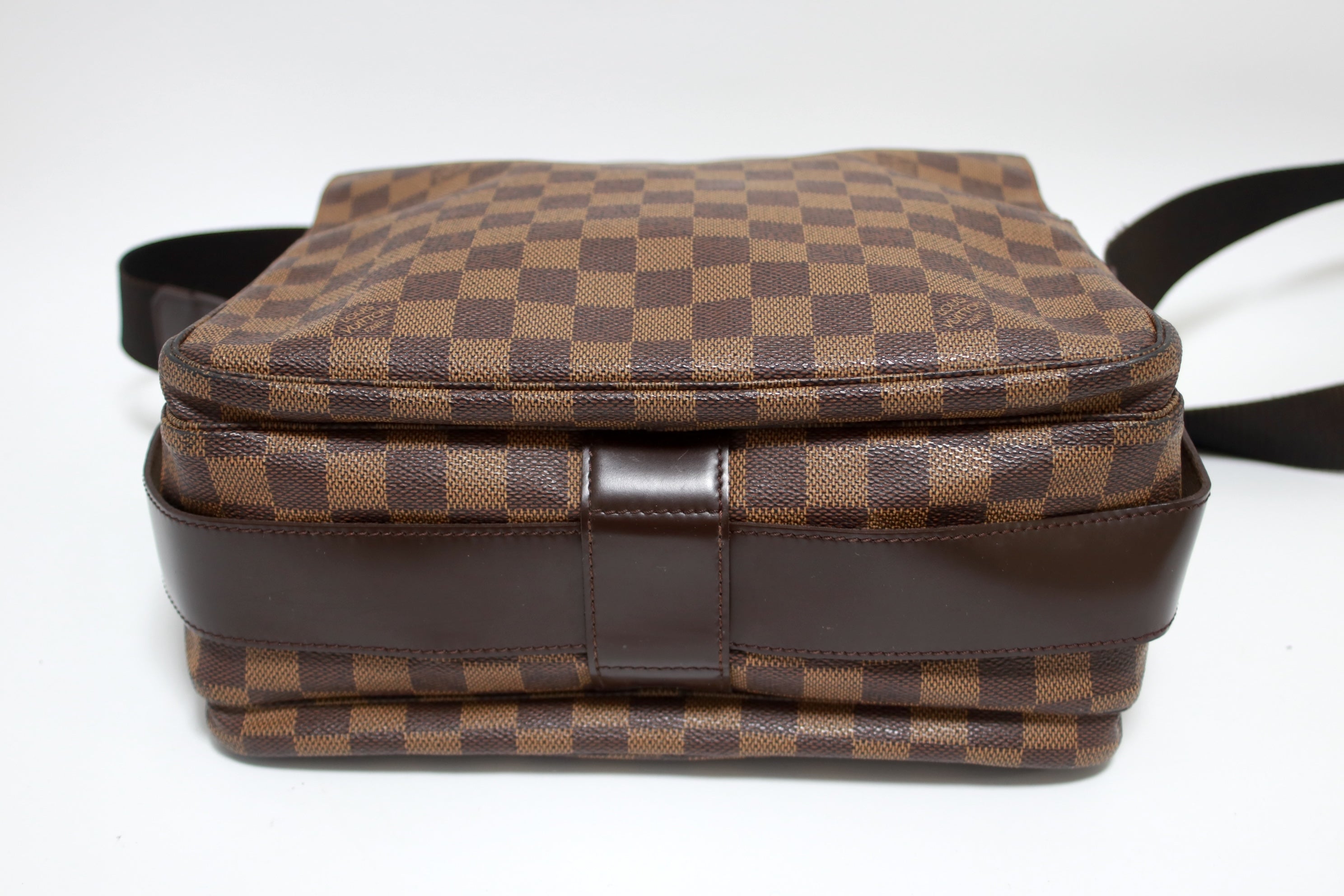 Louis Vuitton Naviglio Damier Ebene Messenger Bag Used