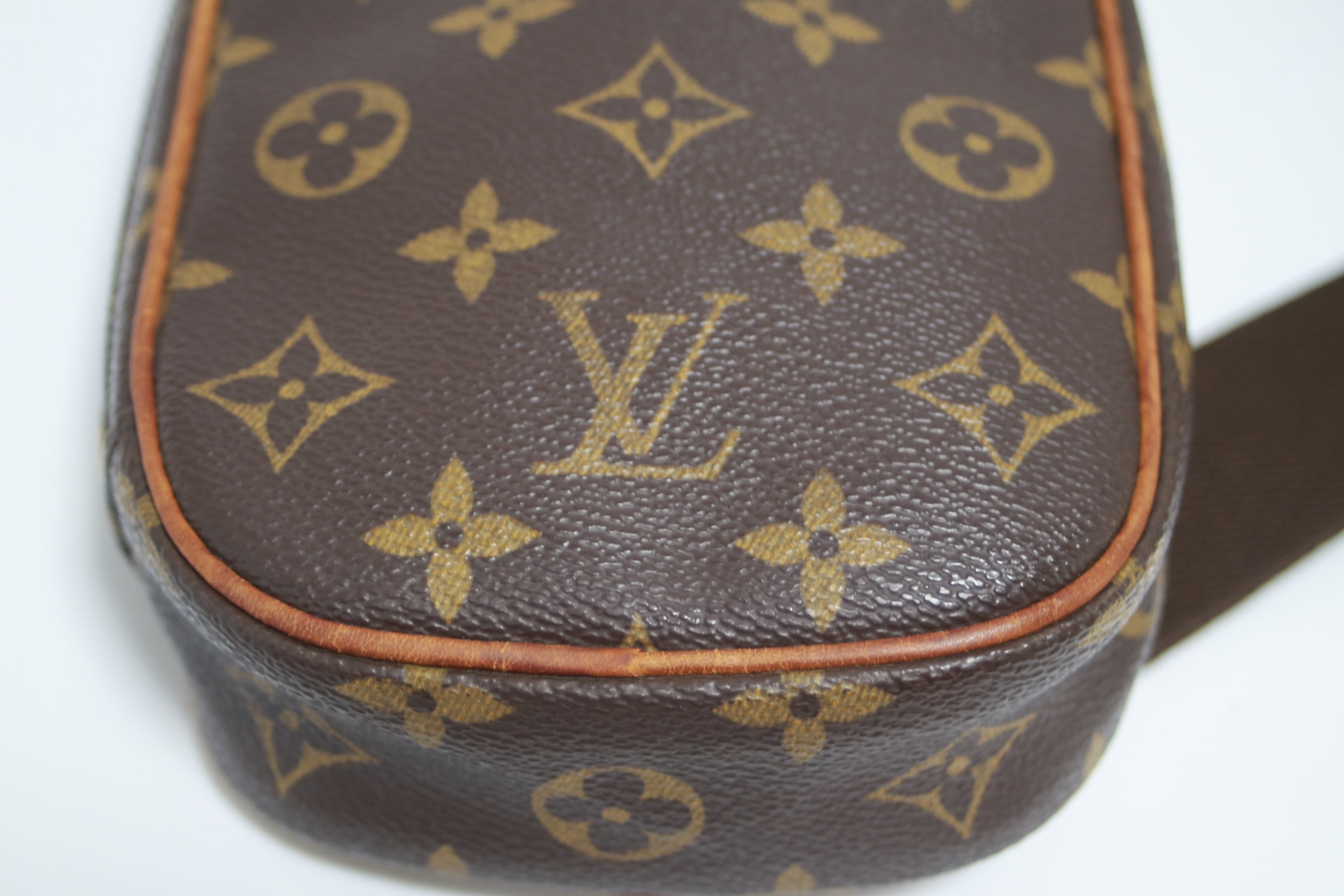 Louis Vuitton Pochette Gange Body Bag Used