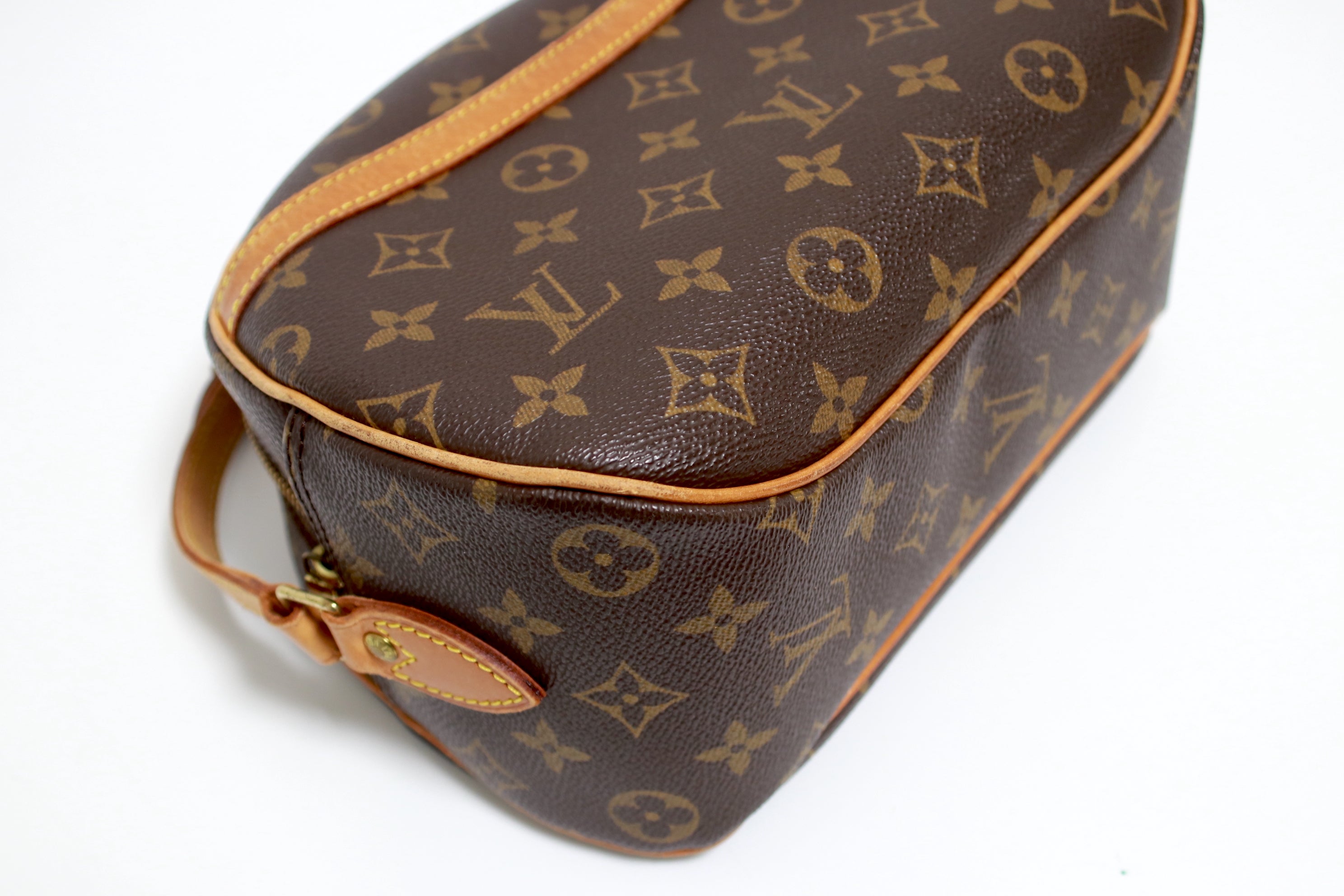 Louis Vuitton Blois Shoulder Bag (7246)