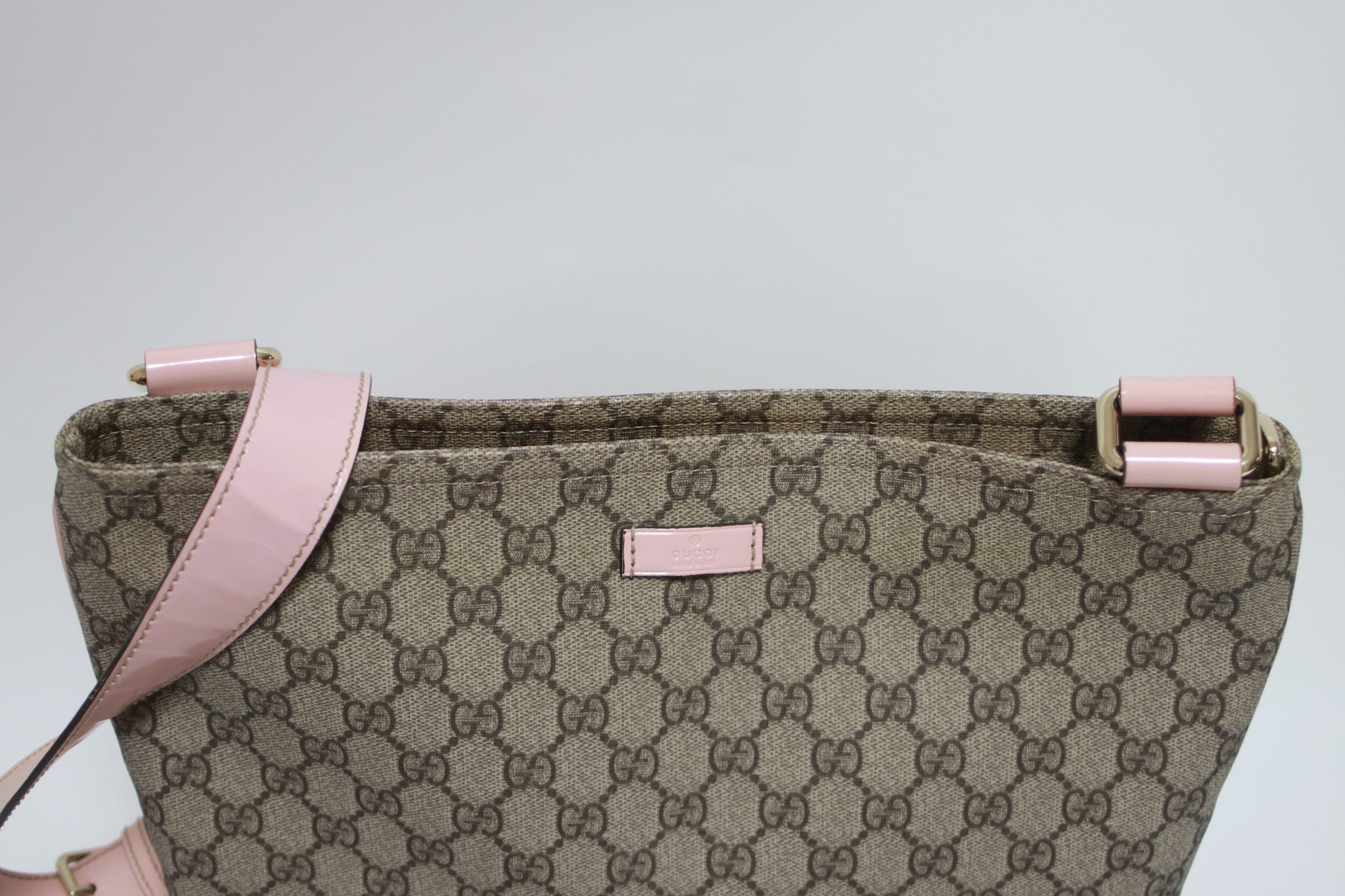 Gucci Crossbody Bag Pink Used