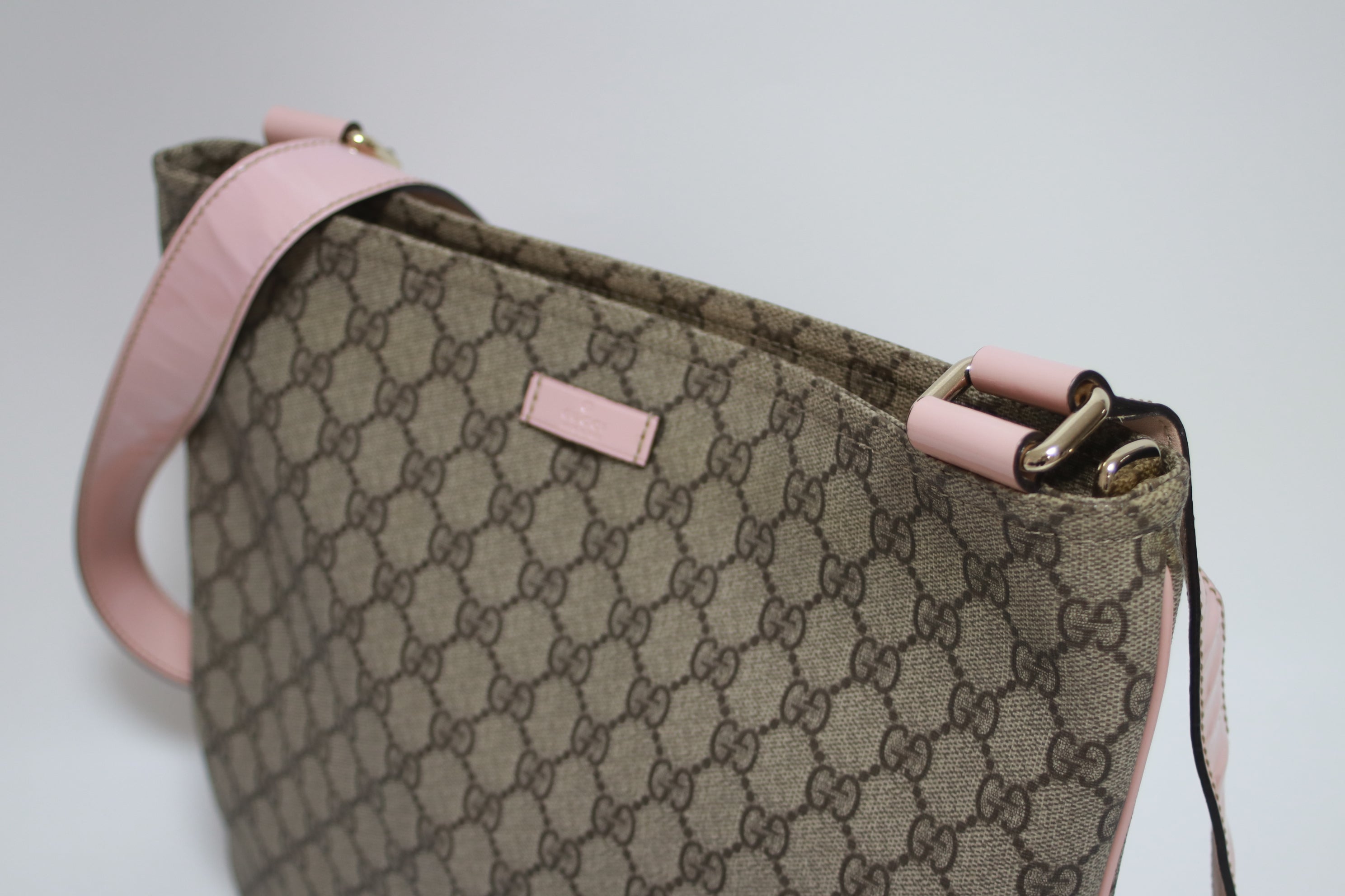 Gucci Crossbody Bag Pink Used