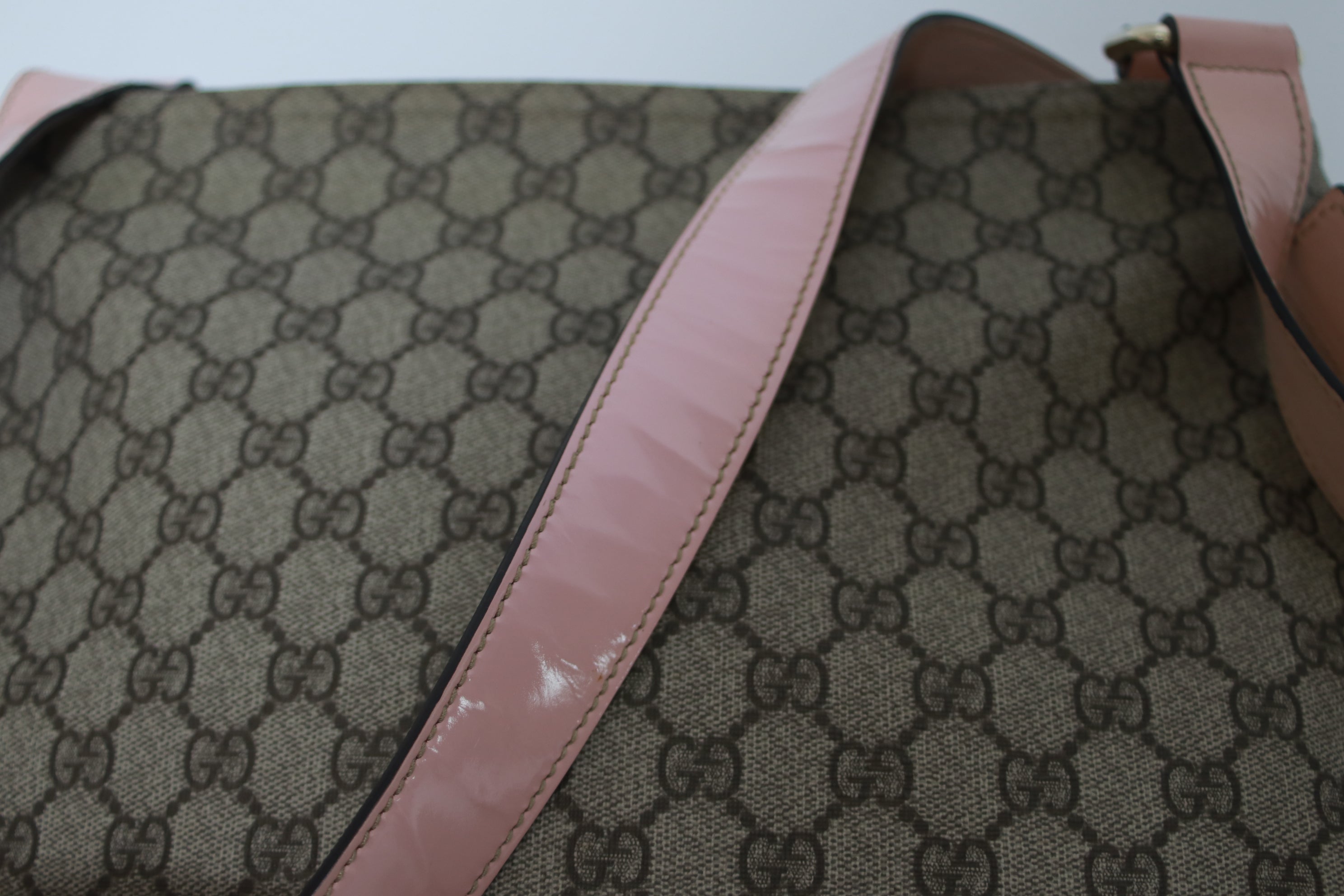 Gucci Crossbody Bag Pink Used