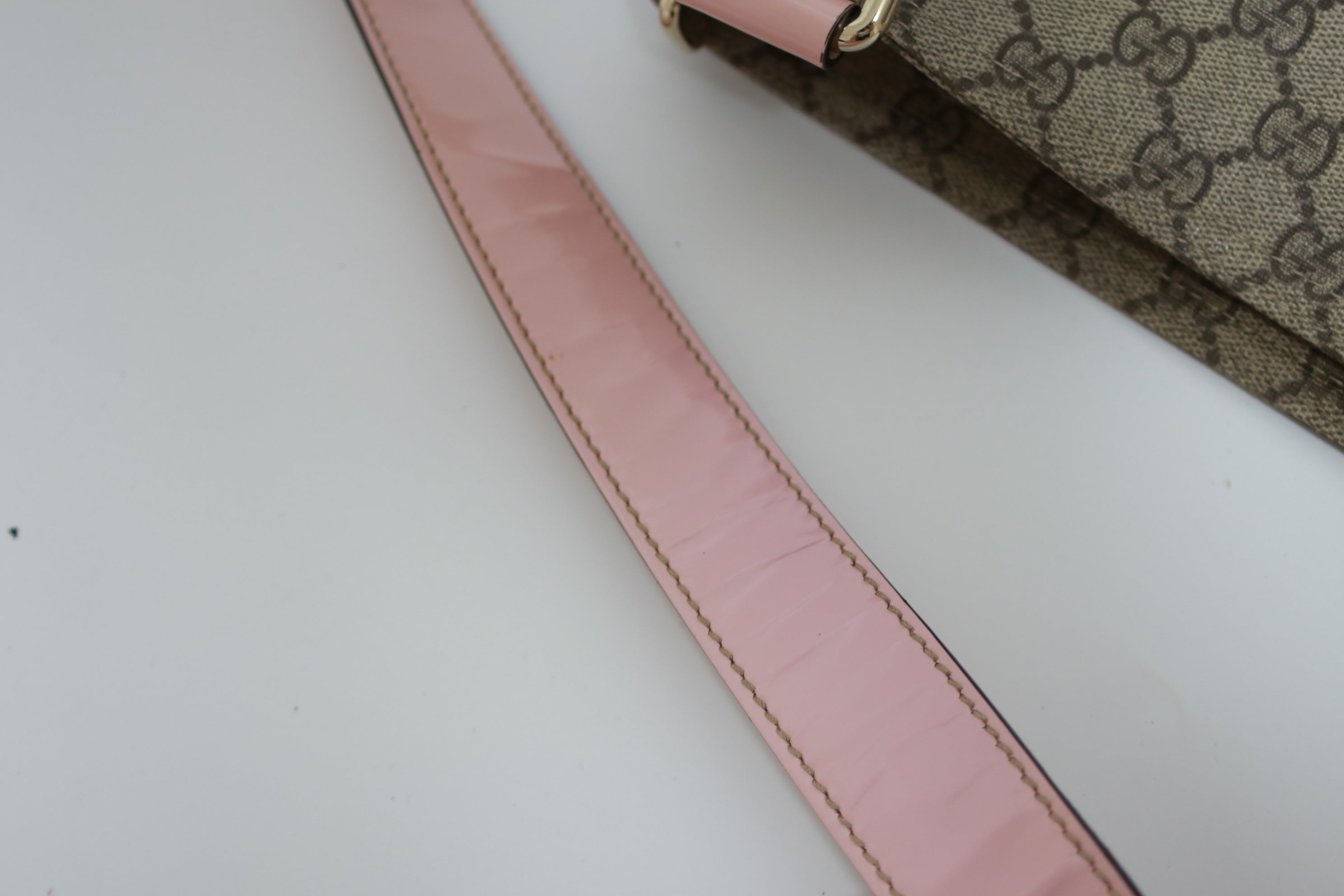 Gucci Crossbody Bag Pink Used