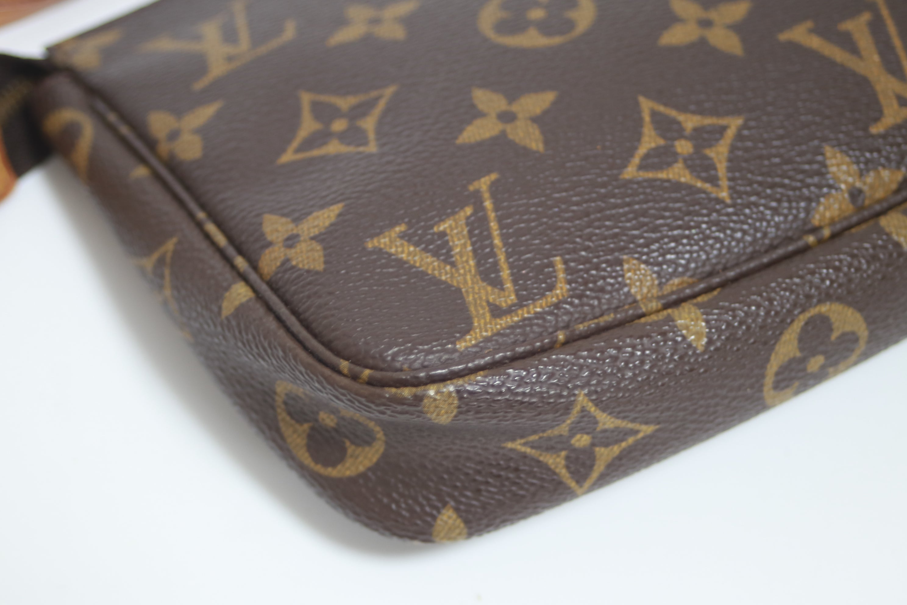 Louis Vuitton Pochette Accessories Used (8288)