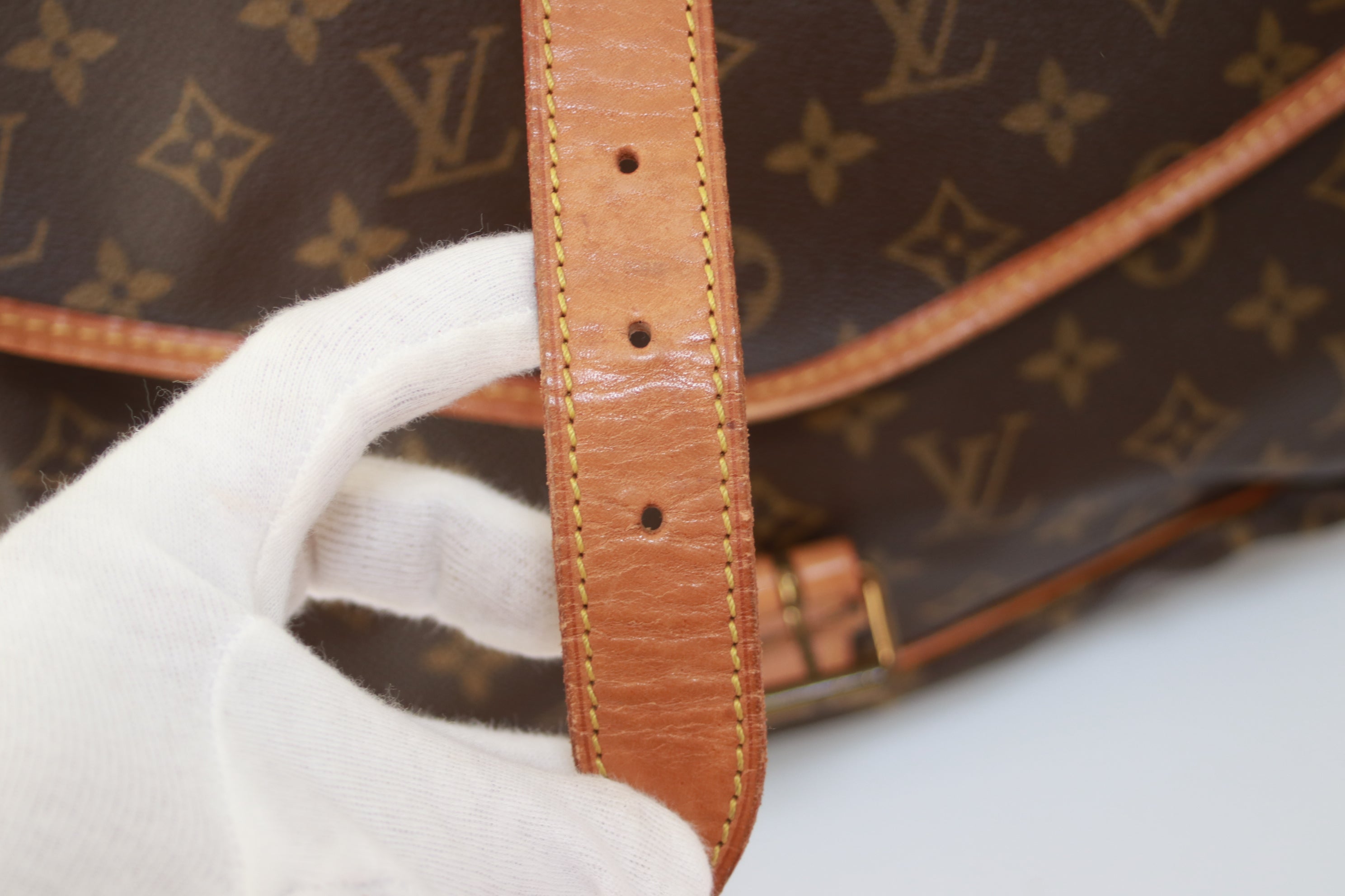 Louis Vuitton Saumur 35 Messenger Bag Used (7238)