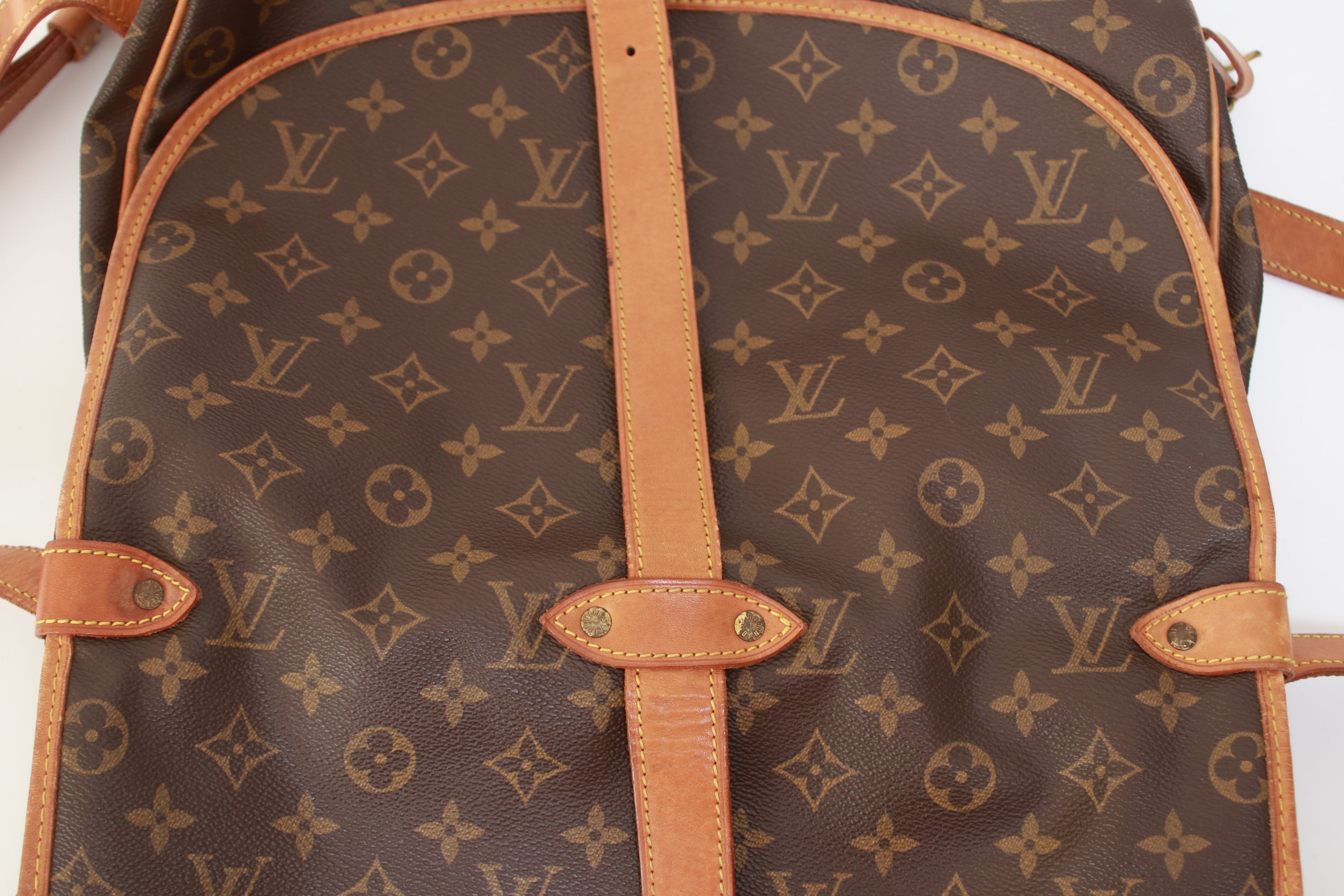 Louis Vuitton Saumur 35 Messenger Bag Used (7238)