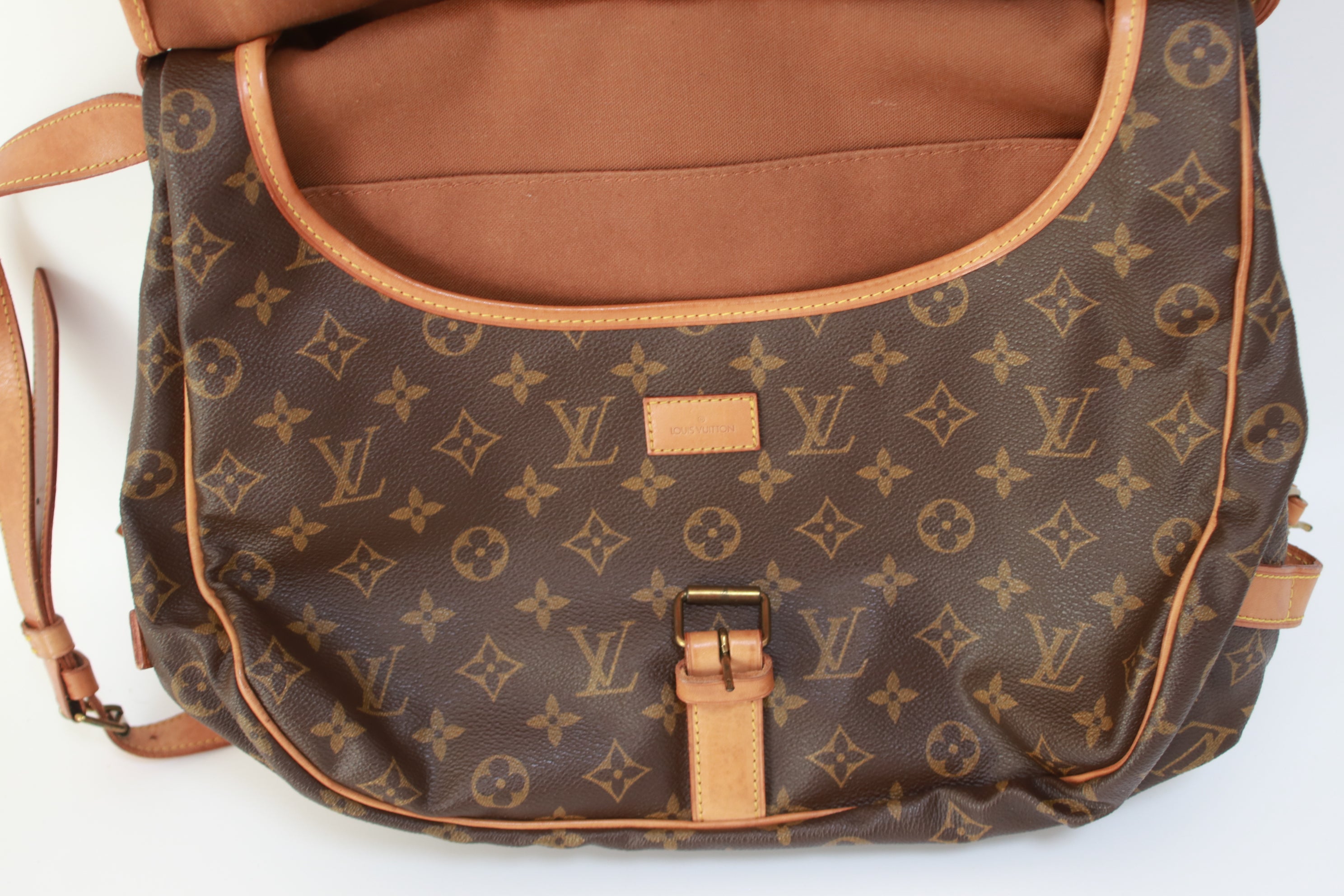 Louis Vuitton Saumur 35 Messenger Bag Used (7238)