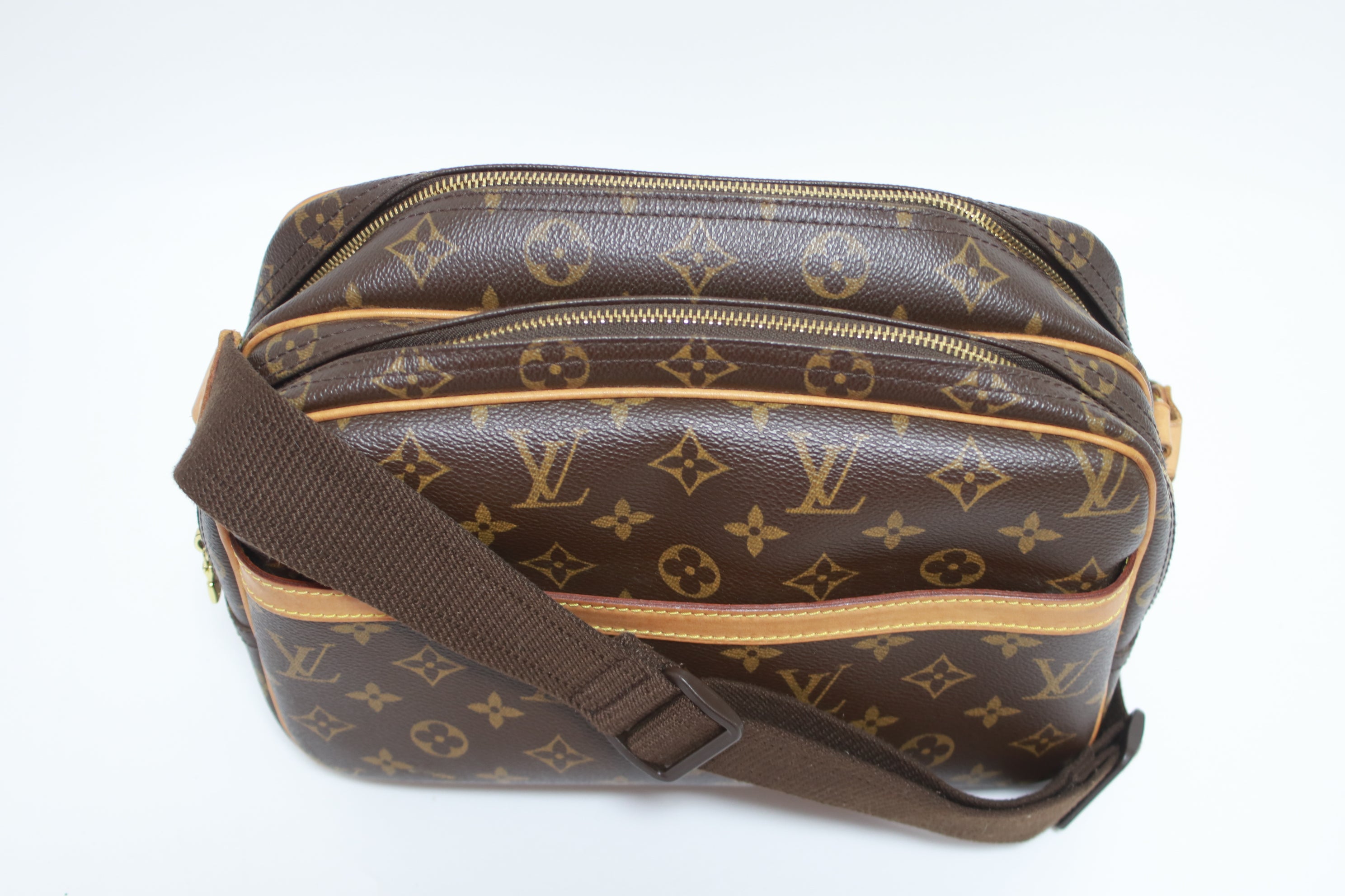 Louis Vuitton Reporter PM Messenger Bag Used (8329)