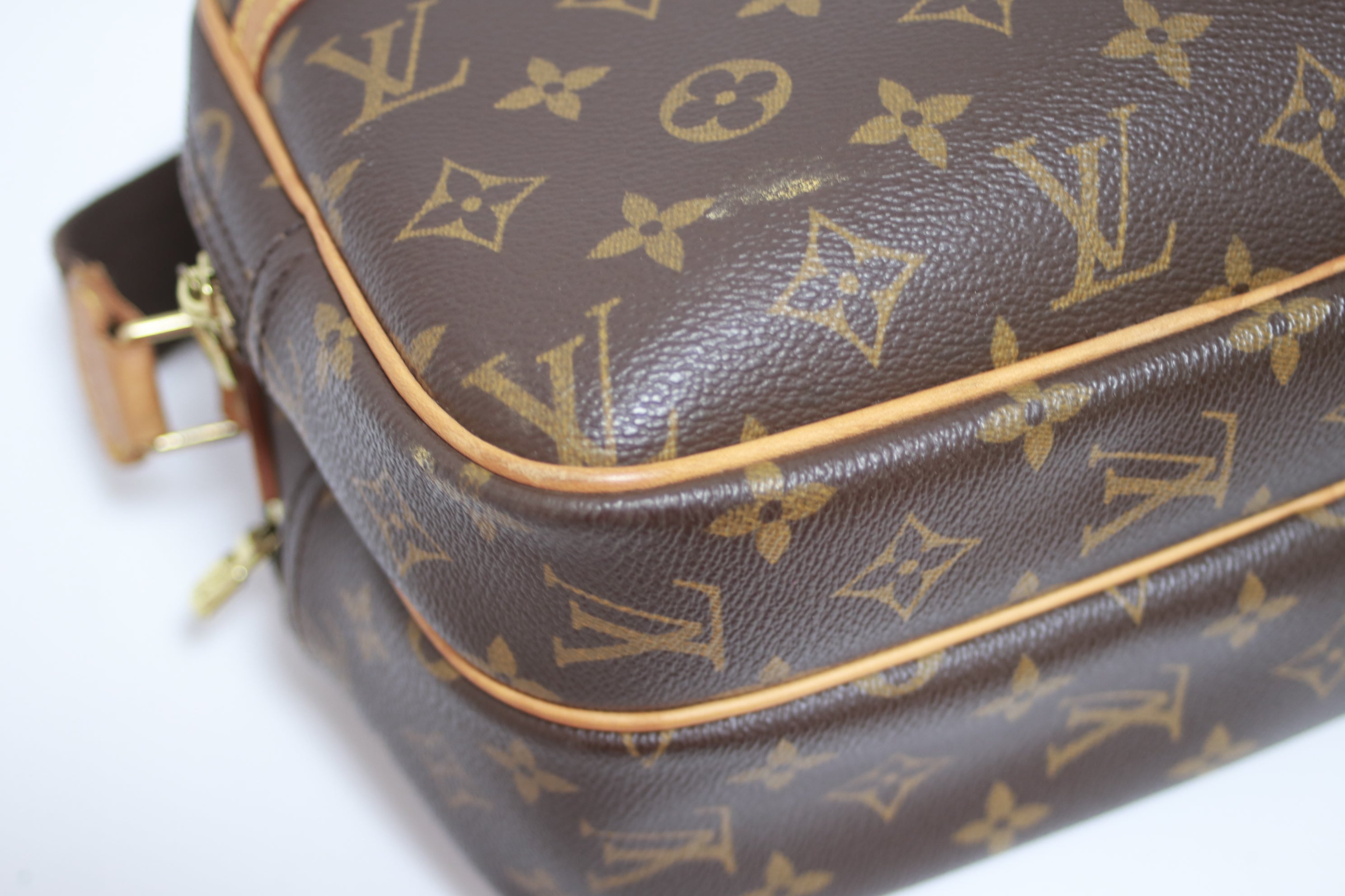 Louis Vuitton Reporter PM Messenger Bag Used (8329)