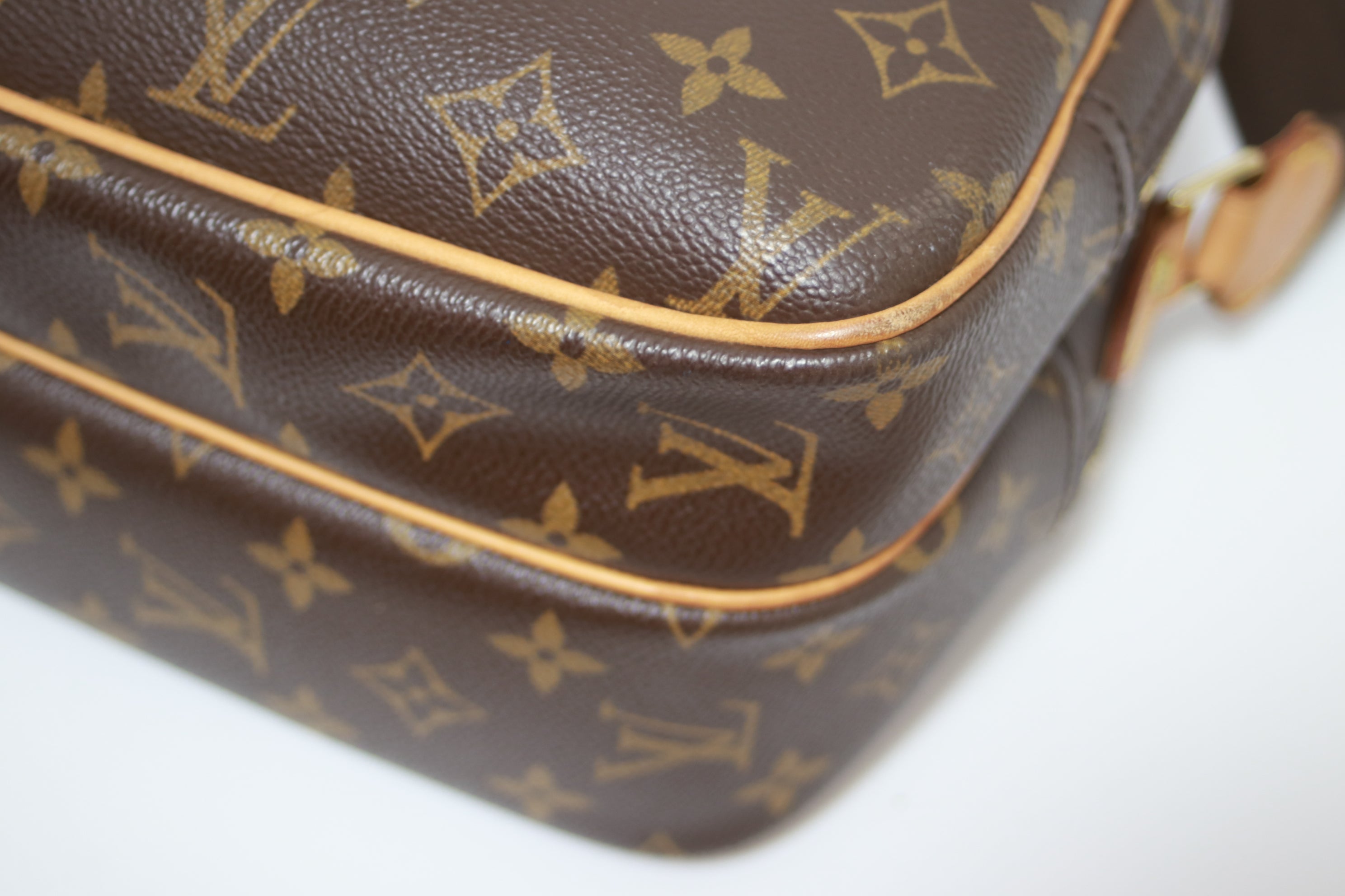 Louis Vuitton Reporter PM Messenger Bag Used (8329)