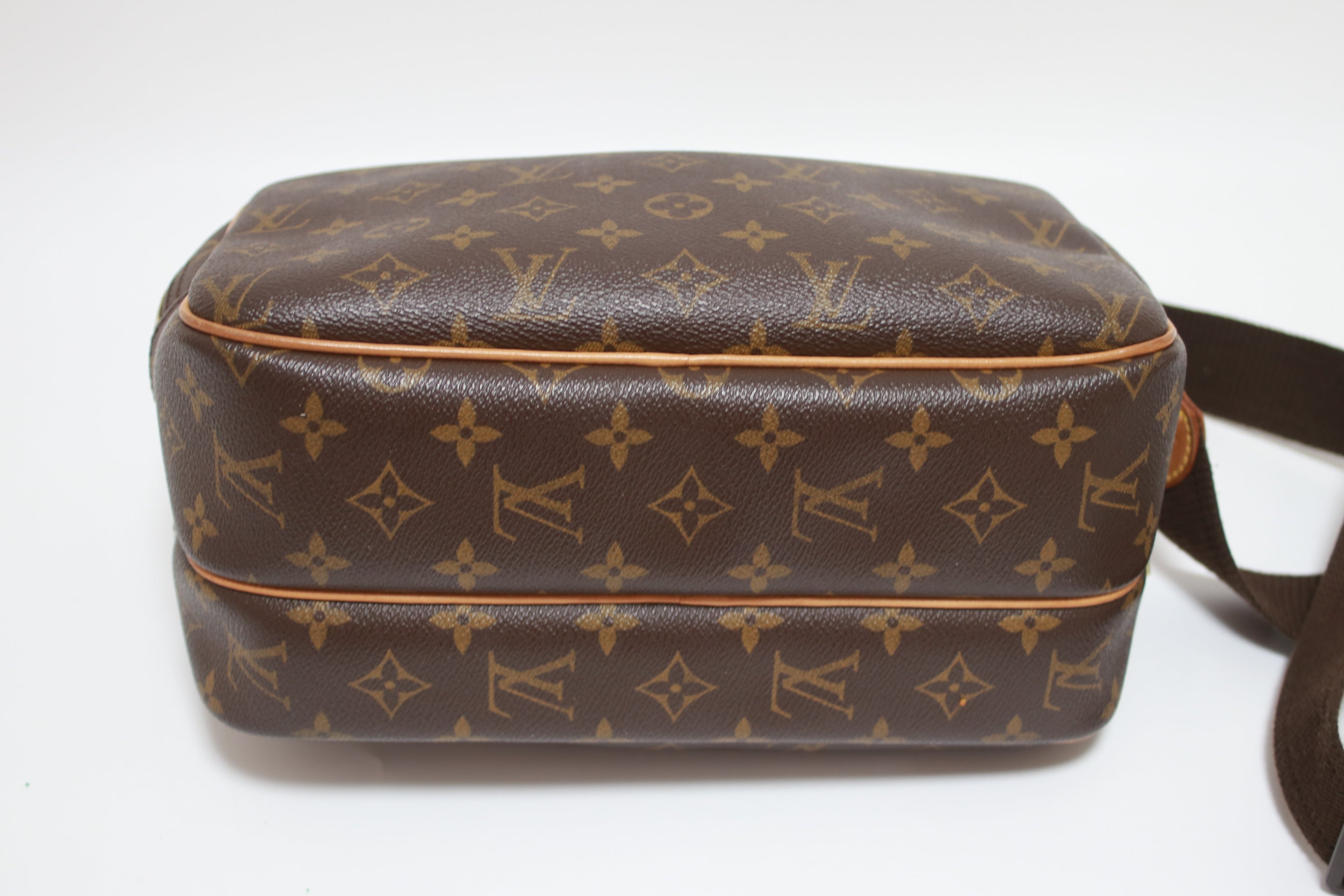 Louis Vuitton Reporter PM Messenger Bag Used (8328)