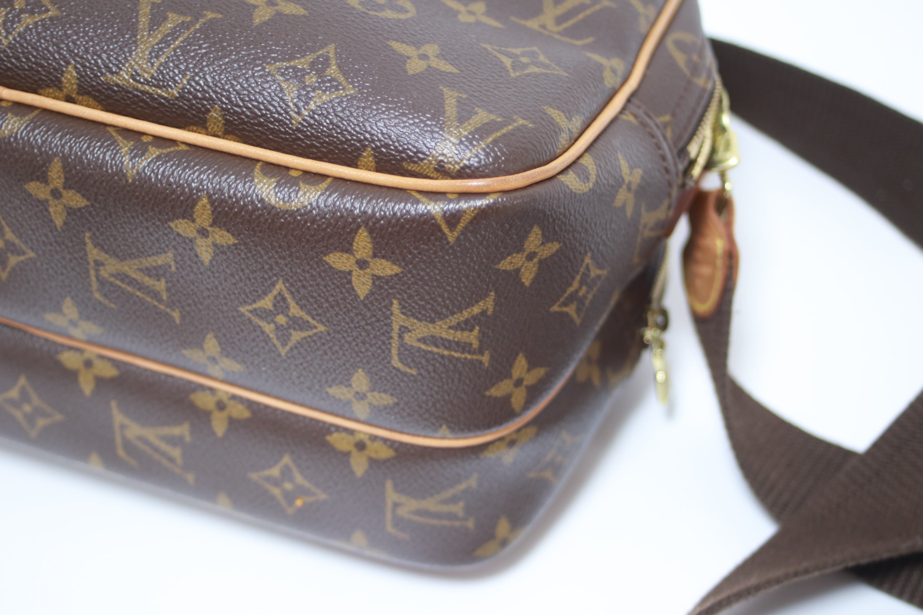 Louis Vuitton Reporter PM Messenger Bag Used (8328)