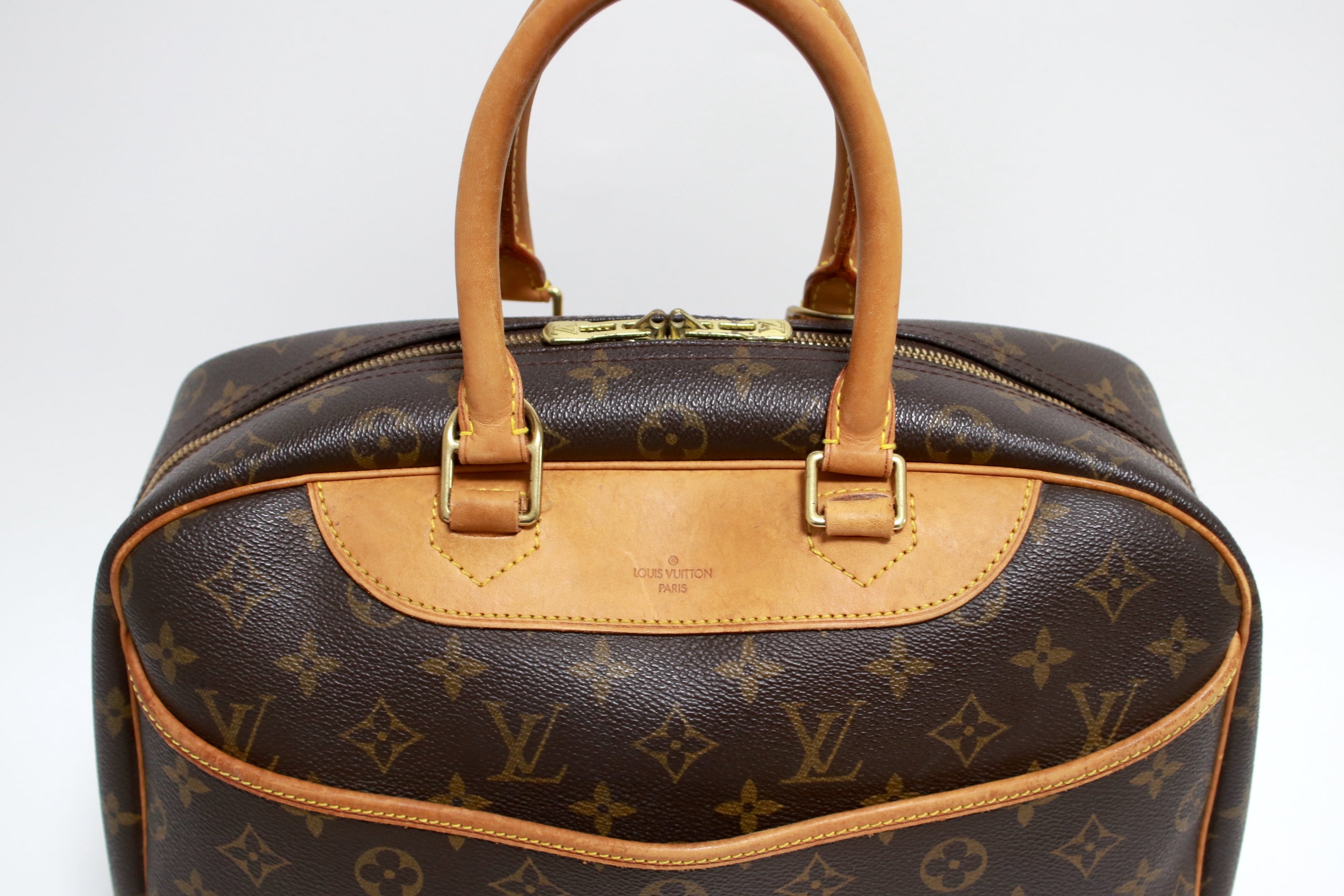 Louis Vuitton Deauville Handbag Used (7200)