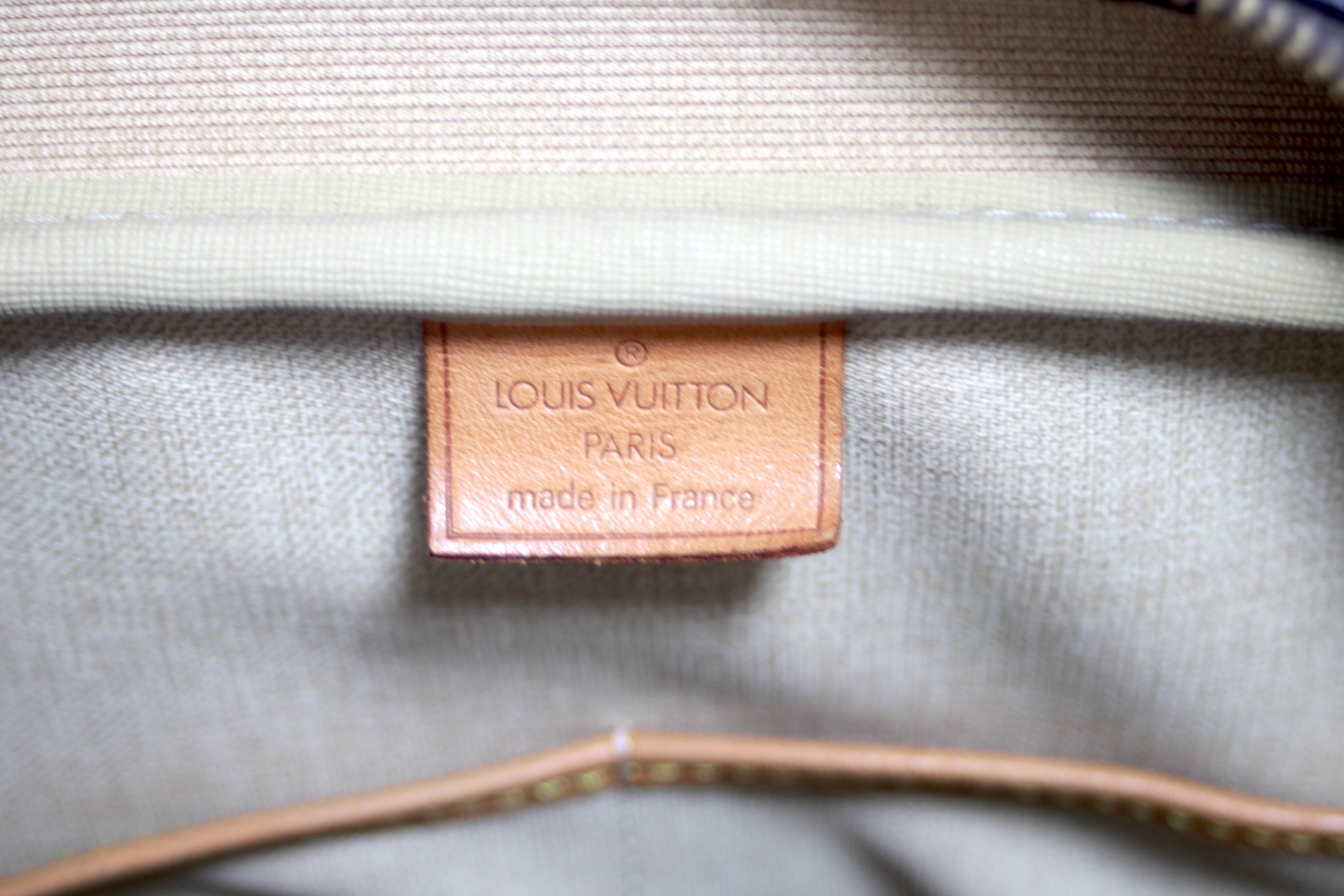 Louis Vuitton Deauville Handbag Used (7200)
