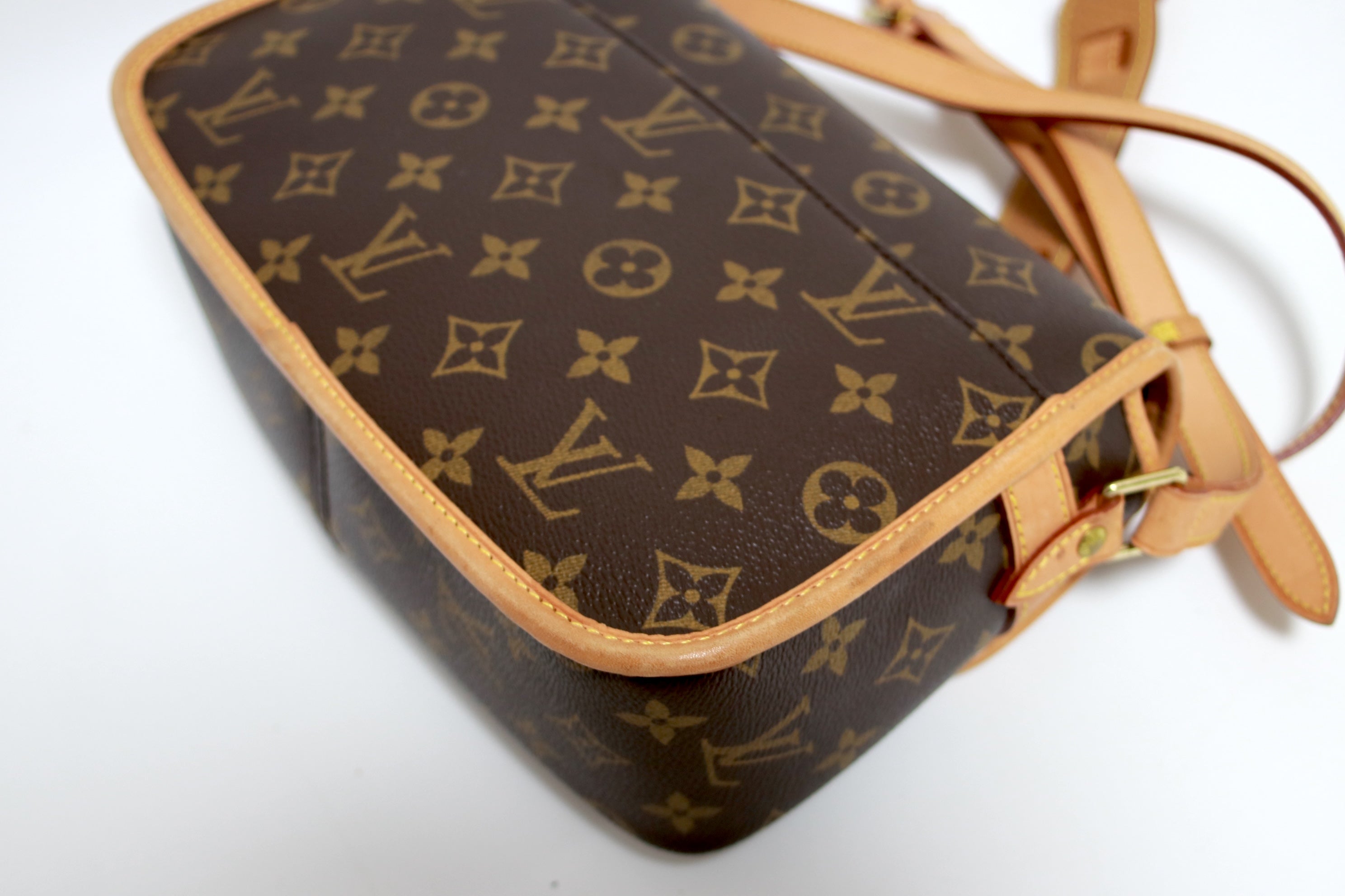 Louis Vuitton Sologne Shoulder Bag (8351)