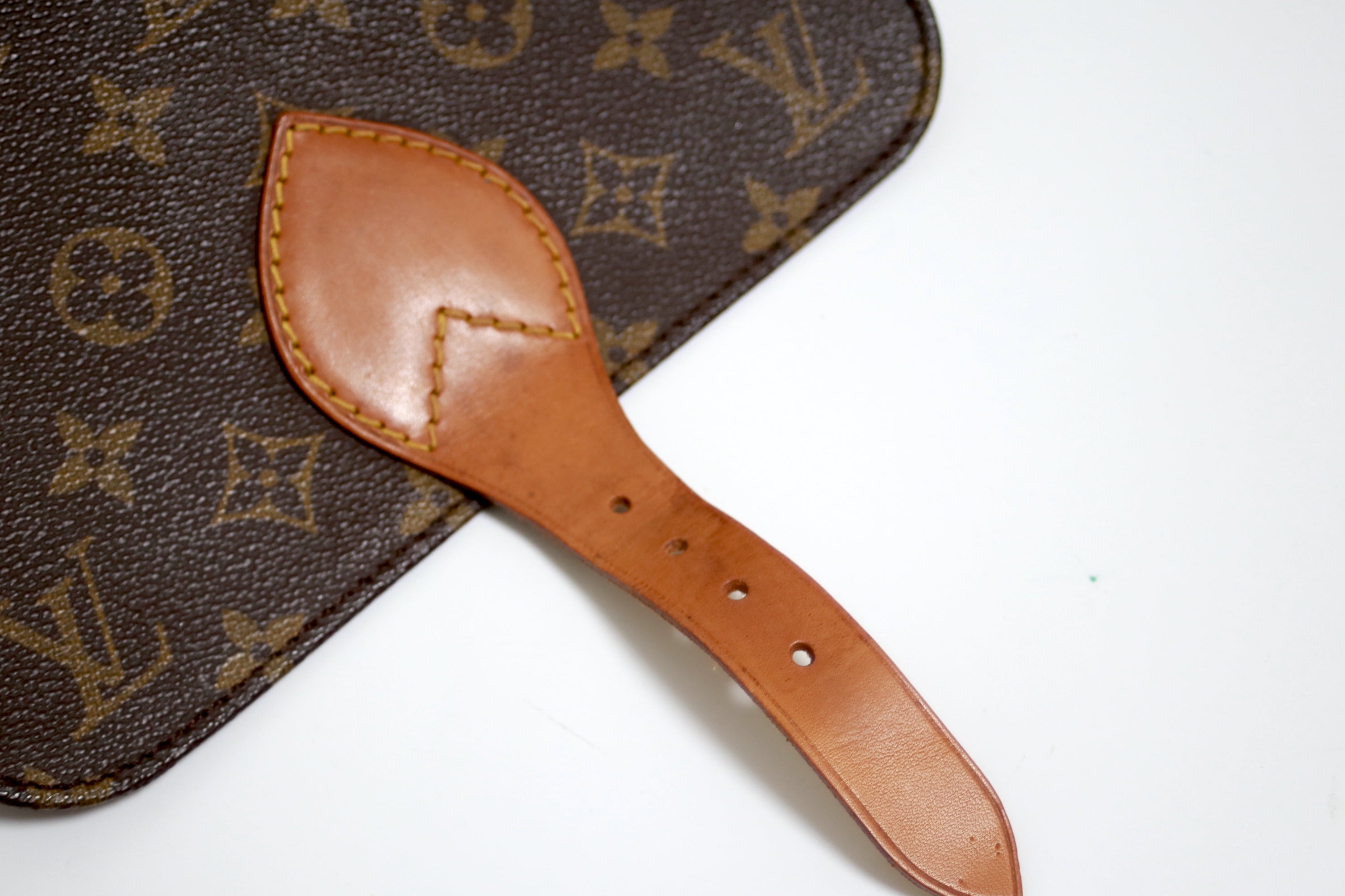 Louis Vuitton Cartouchiere MM Shoulder Bag Used (7303)