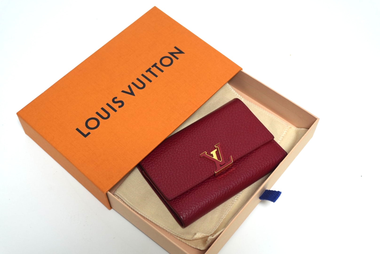 Louis Vuitton Capucine Compact Wallet Used