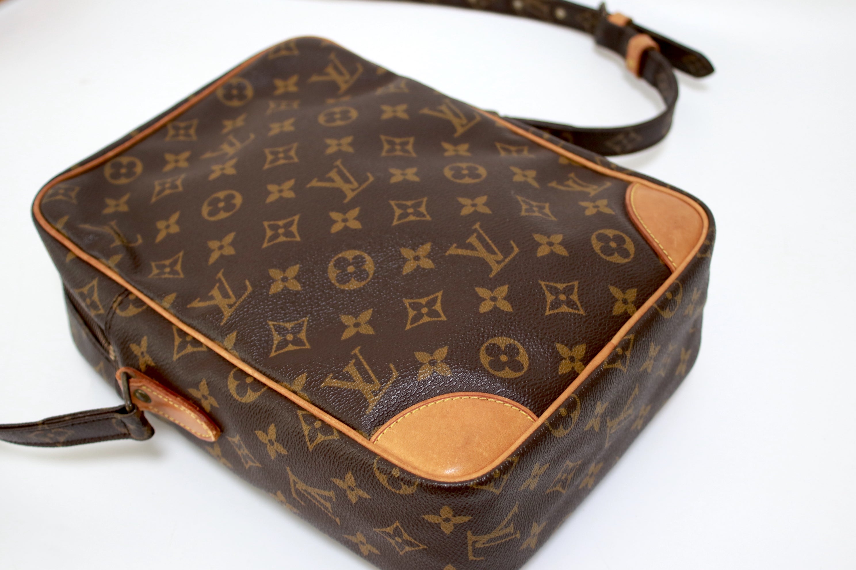 Louis Vuitton Danube MM Shoulder Bag Used (7307)