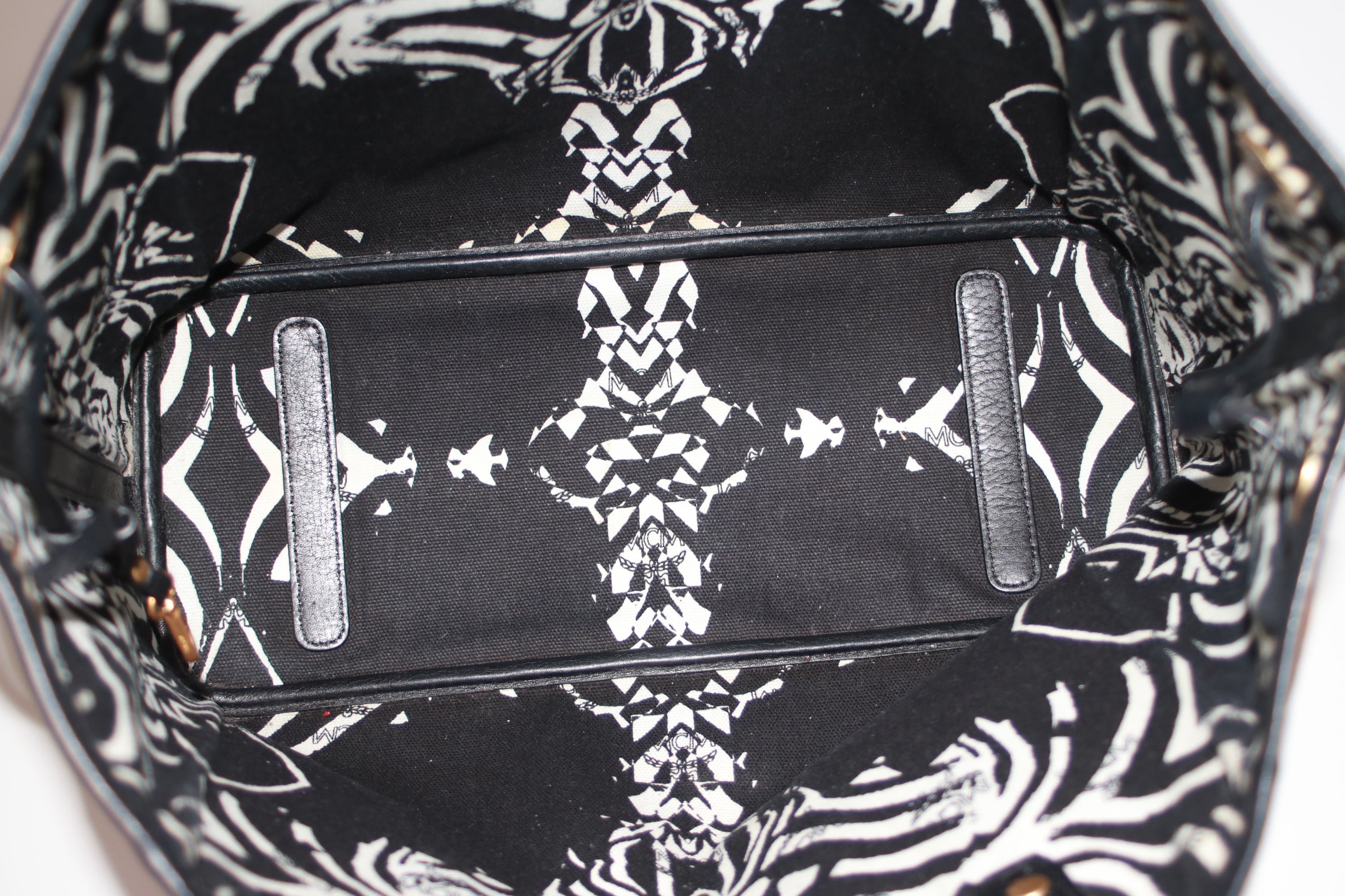 MCM Liz Reversible Shoulder Tote Bag Used (7360)