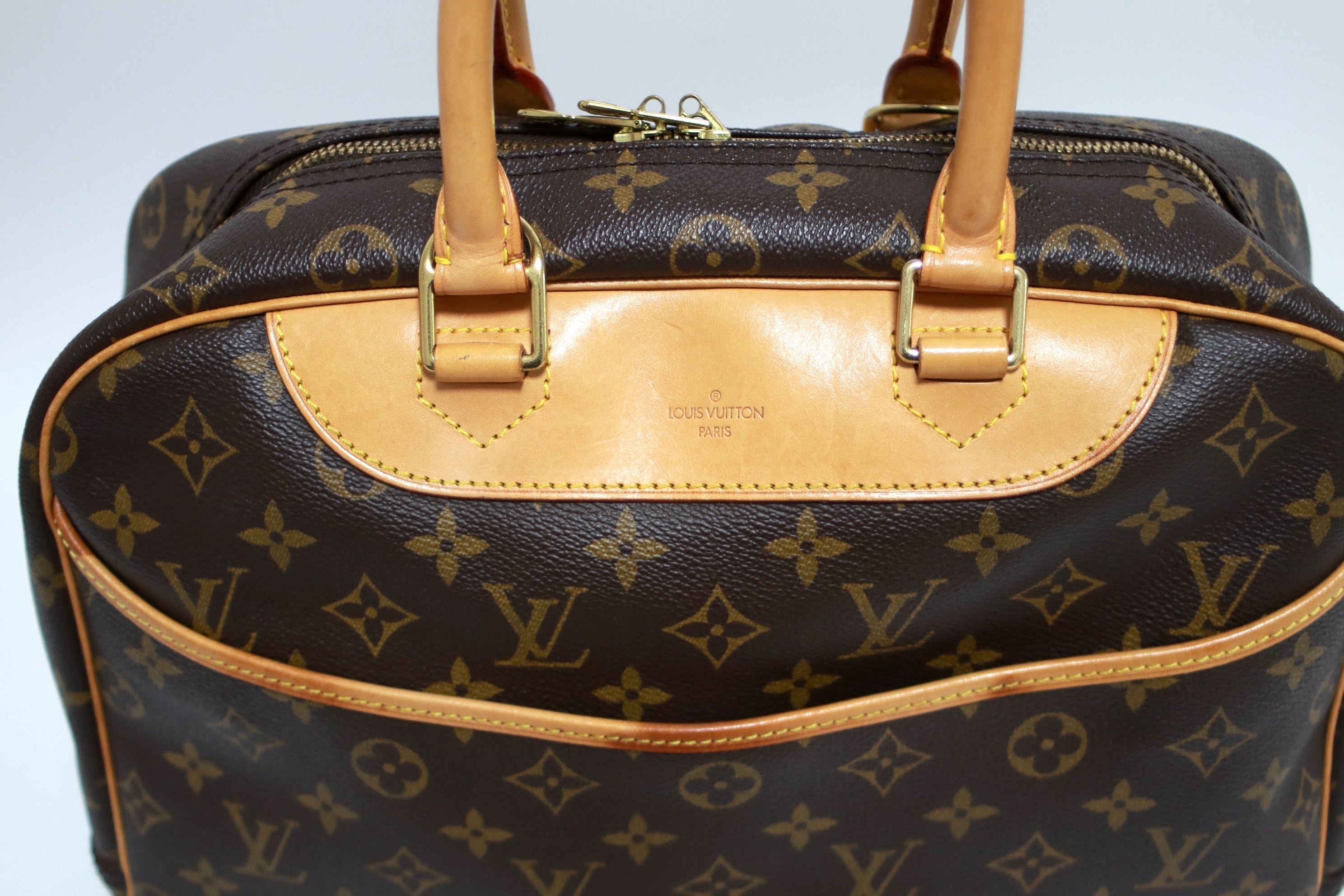 Louis Vuitton Deauville Handbag Used (7900)