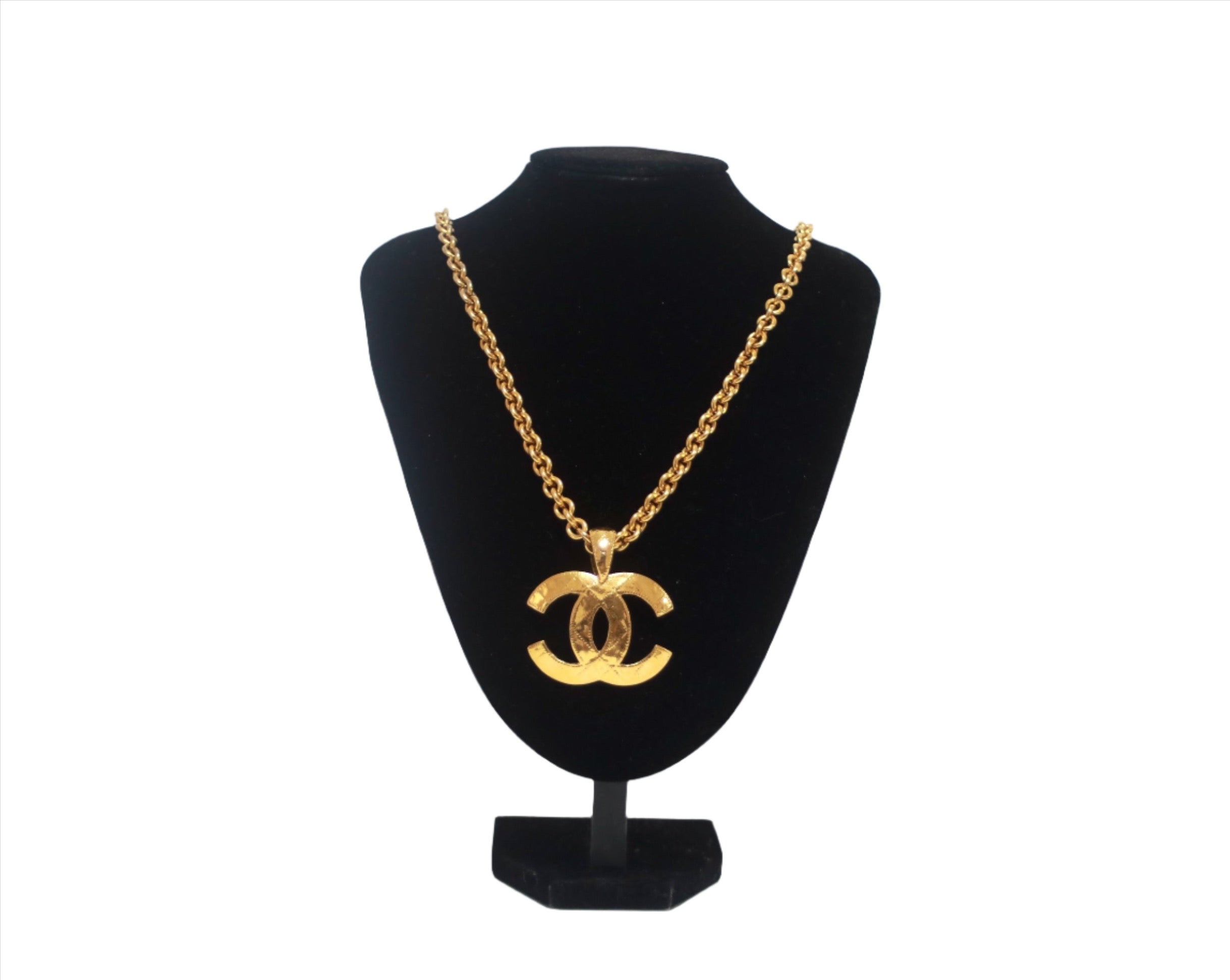 Chanel Vintage Gold Plated Necklace (8516)