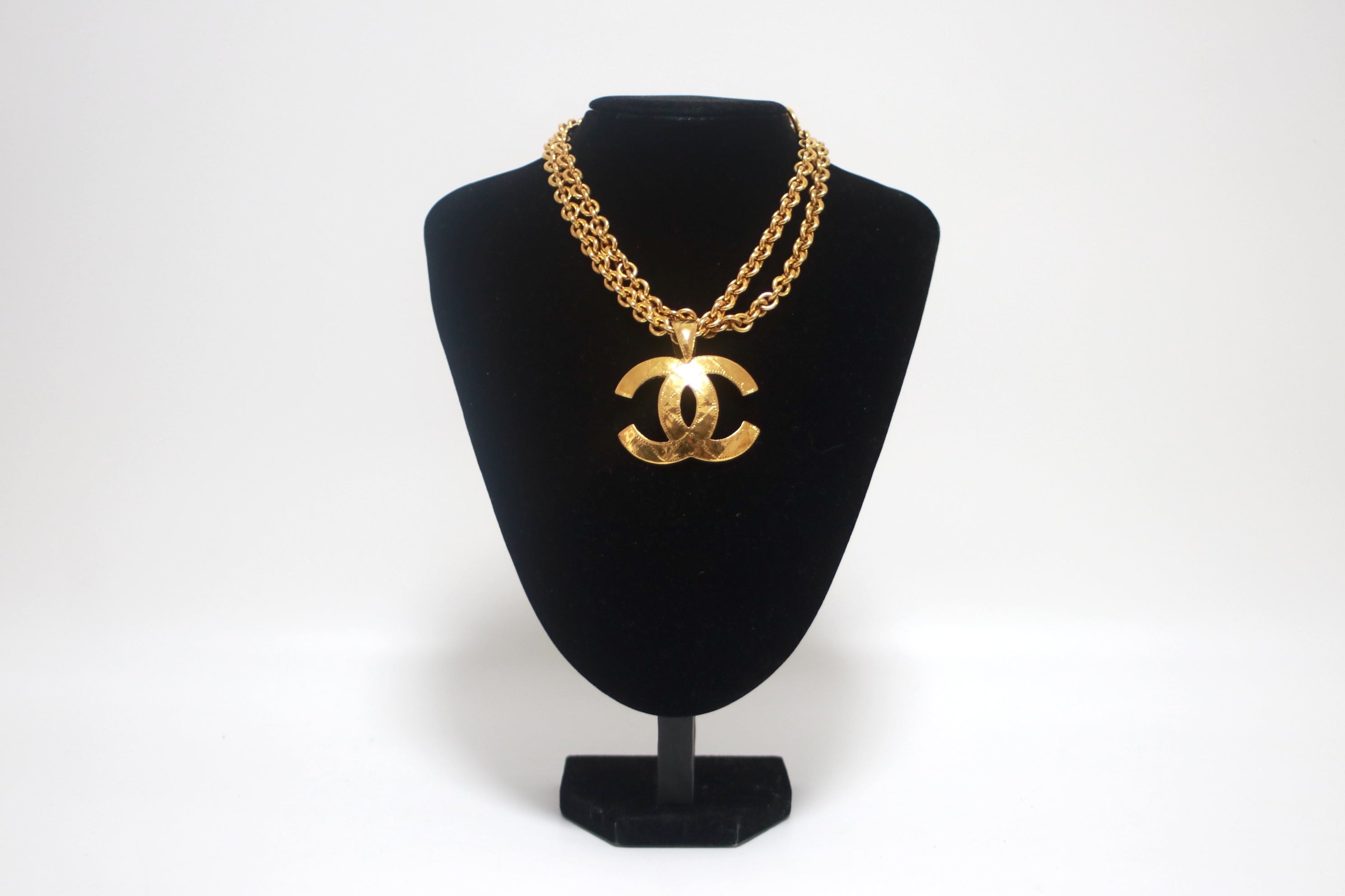 Chanel Vintage Gold Plated Necklace (8516)