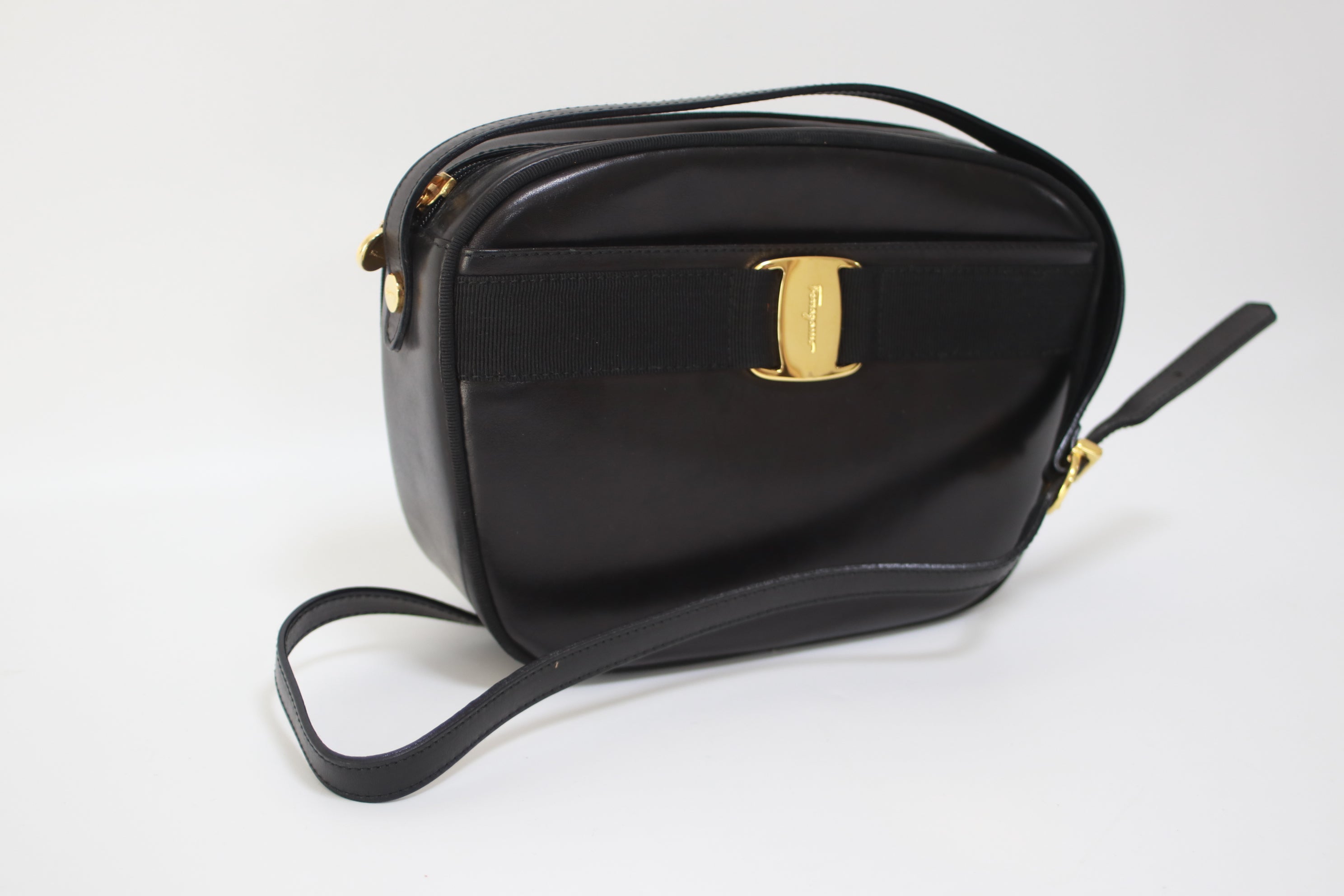 Ferragamo Small Shoulder Bag Black Used (7517)