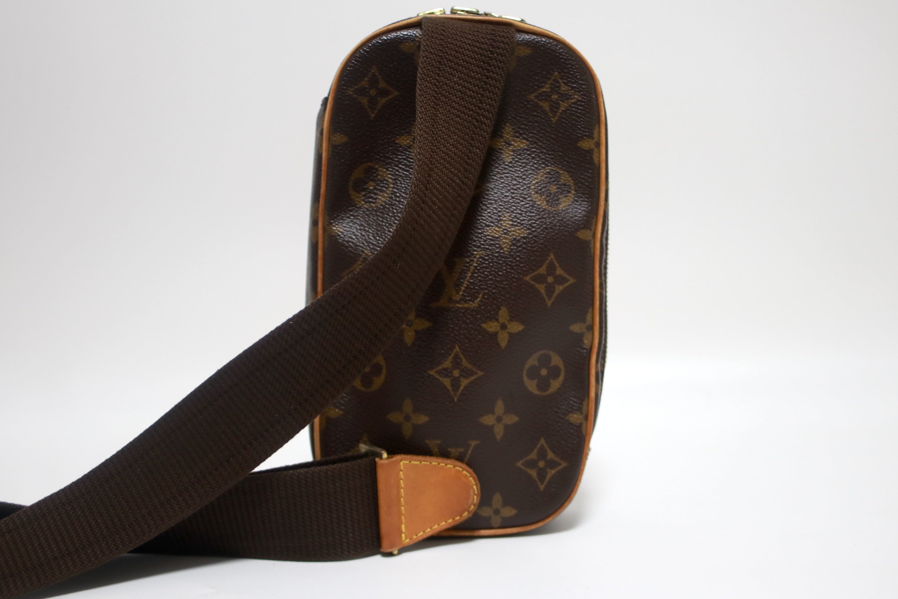 Louis Vuitton Pochette Gange Body Bag Used