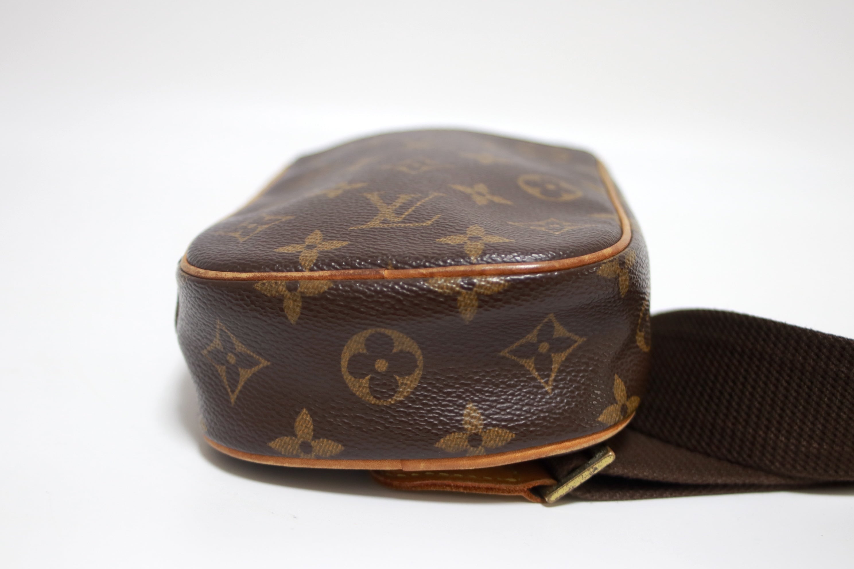 Louis Vuitton Pochette Gange Body Bag Used