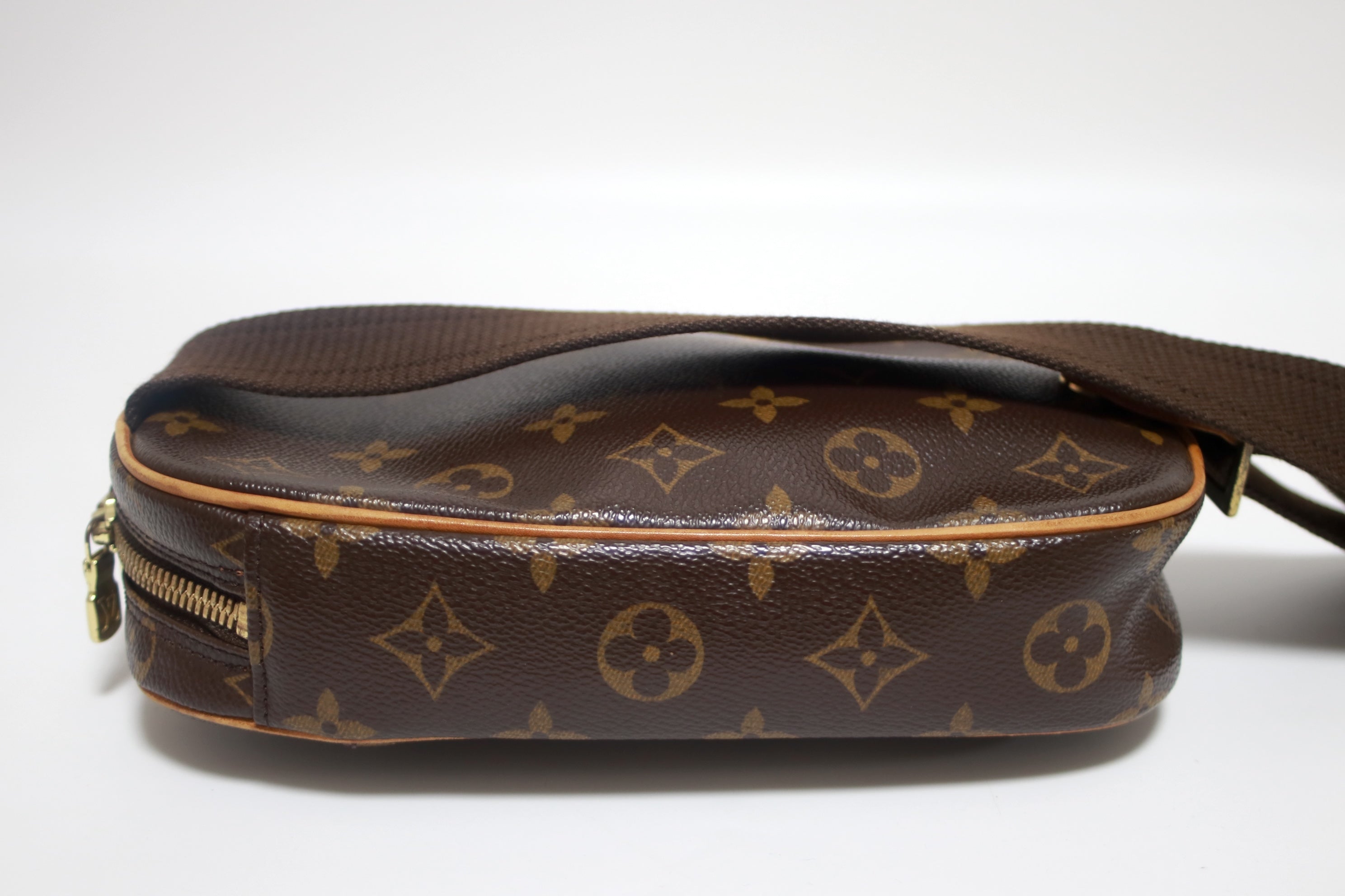 Louis Vuitton Pochette Gange Body Bag Used