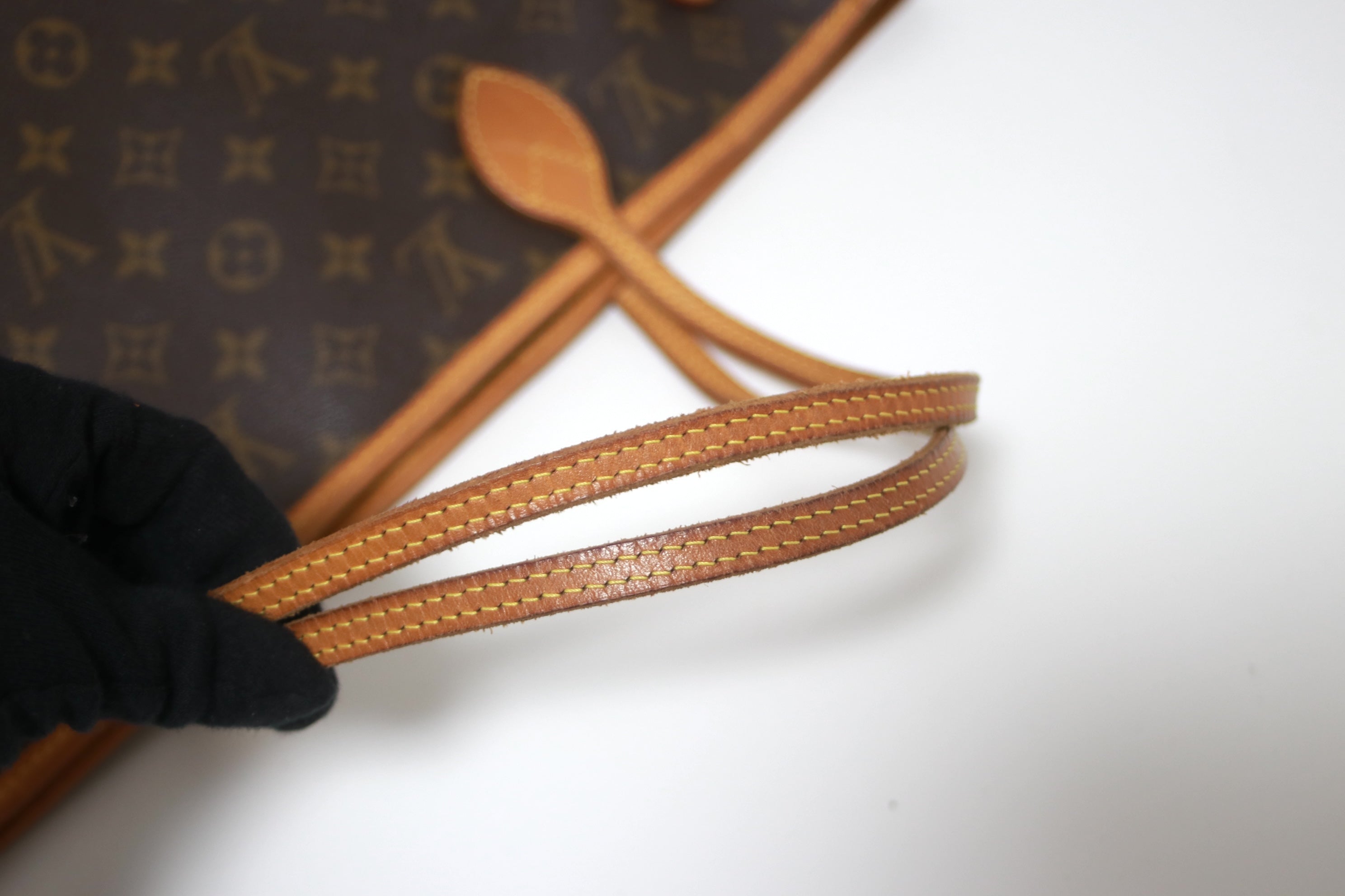 Louis Vuitton Neverfull MM Monogram Shoulder Tote Bag Used