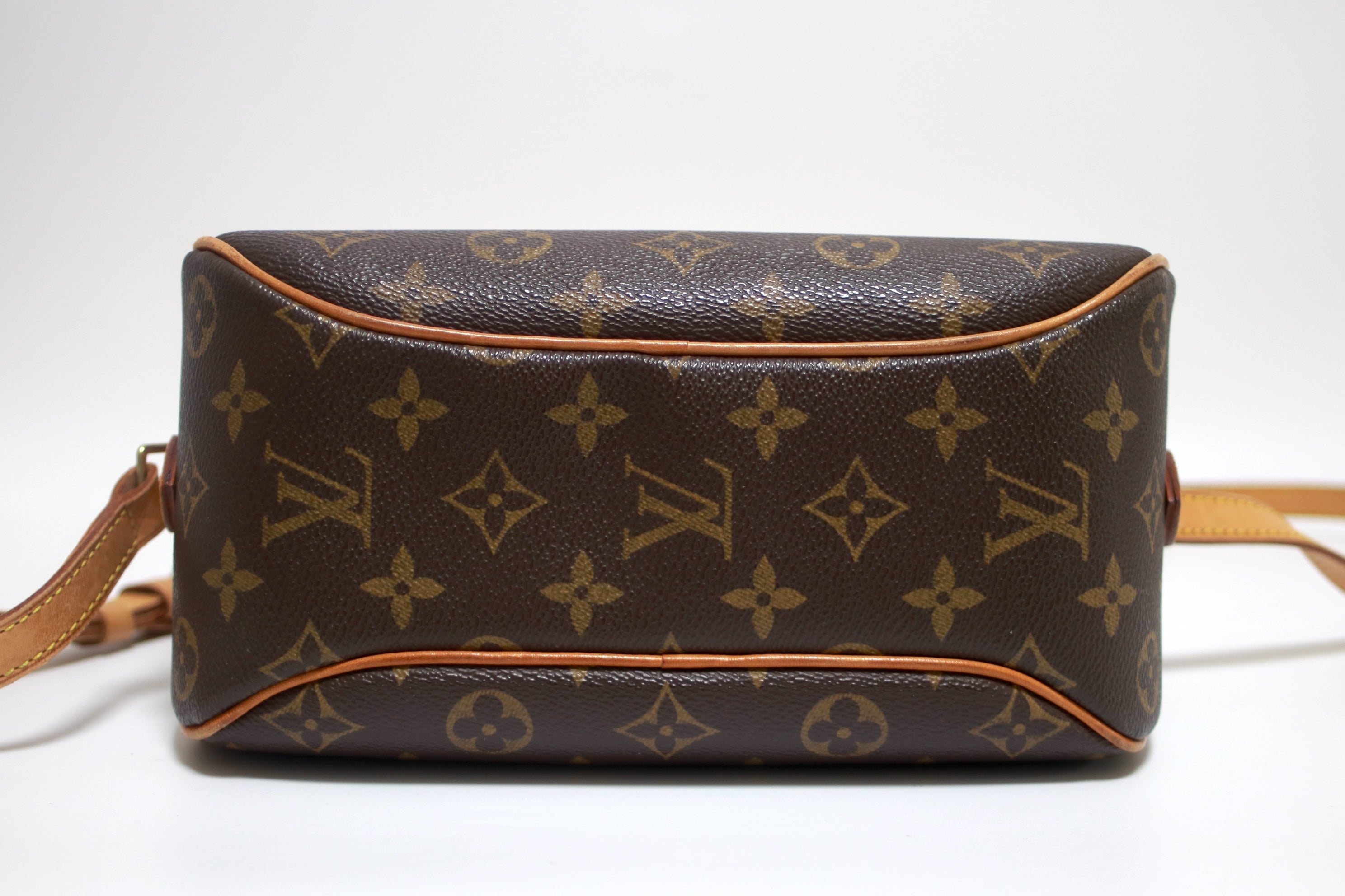 Louis Vuitton Blois Shoulder Bag Used