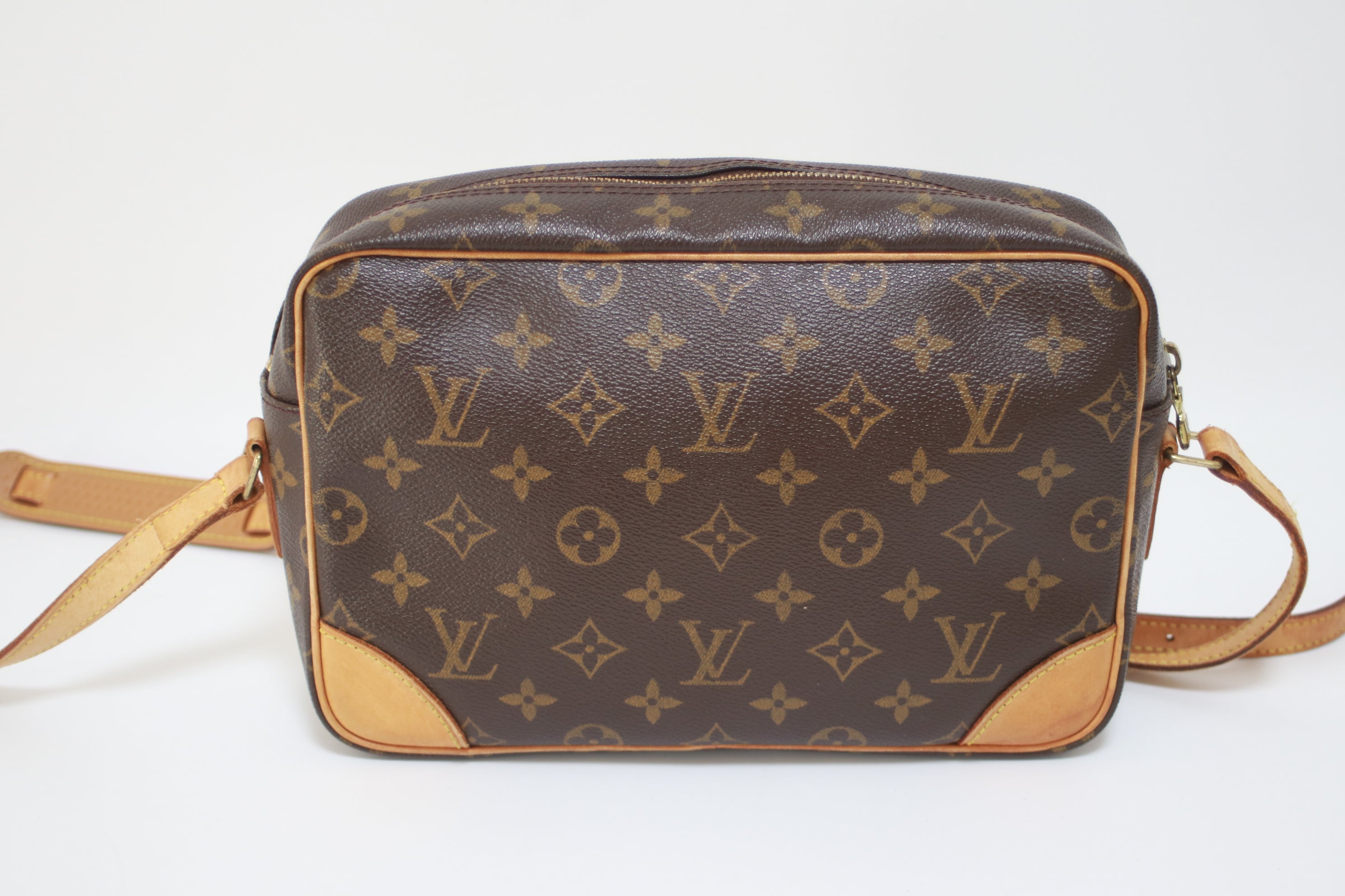 Louis Vuitton Trocadero 27 Shoulder Bag Used (7542)