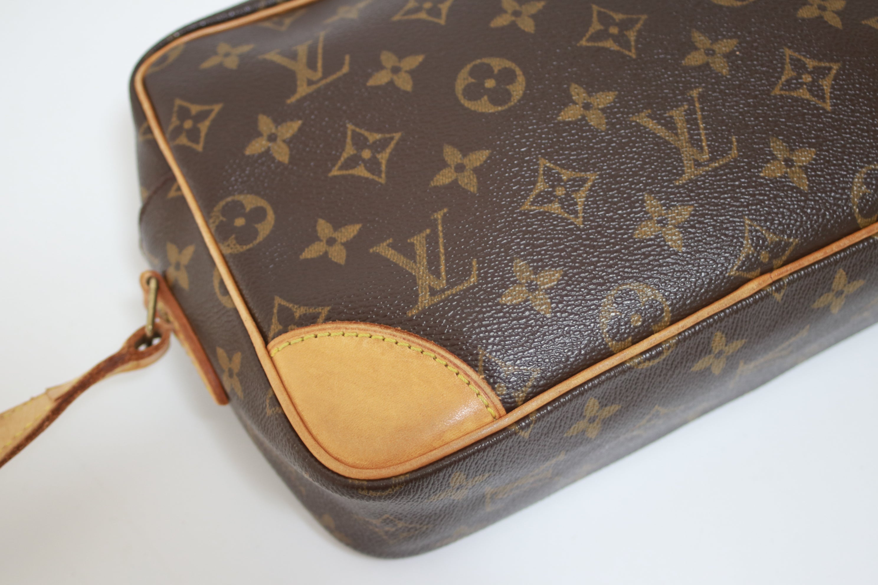 Louis Vuitton Trocadero 27 Shoulder Bag Used (7542)