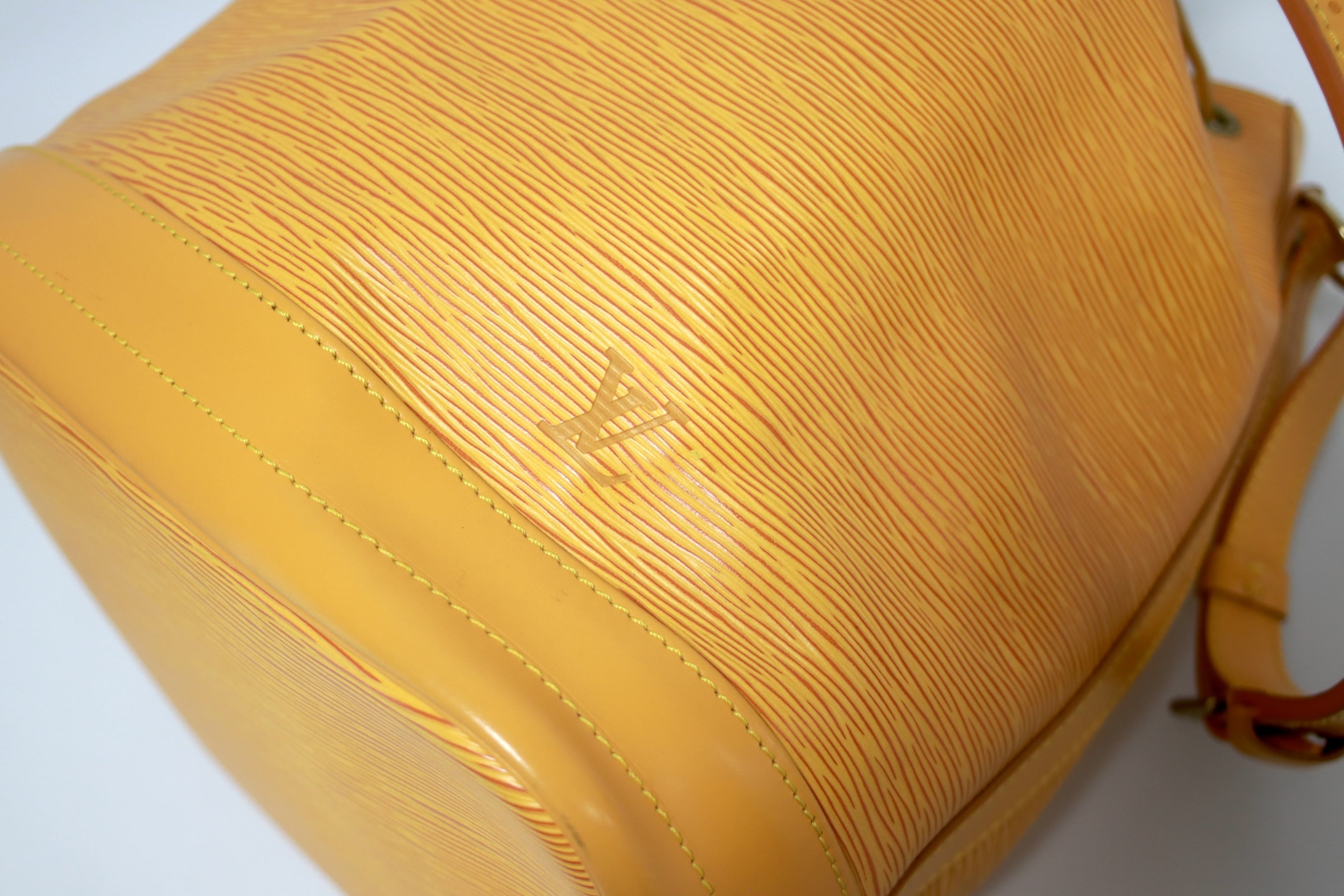 Louis Vuitton Noe GM Epi Yellow Shoulder Bag Used