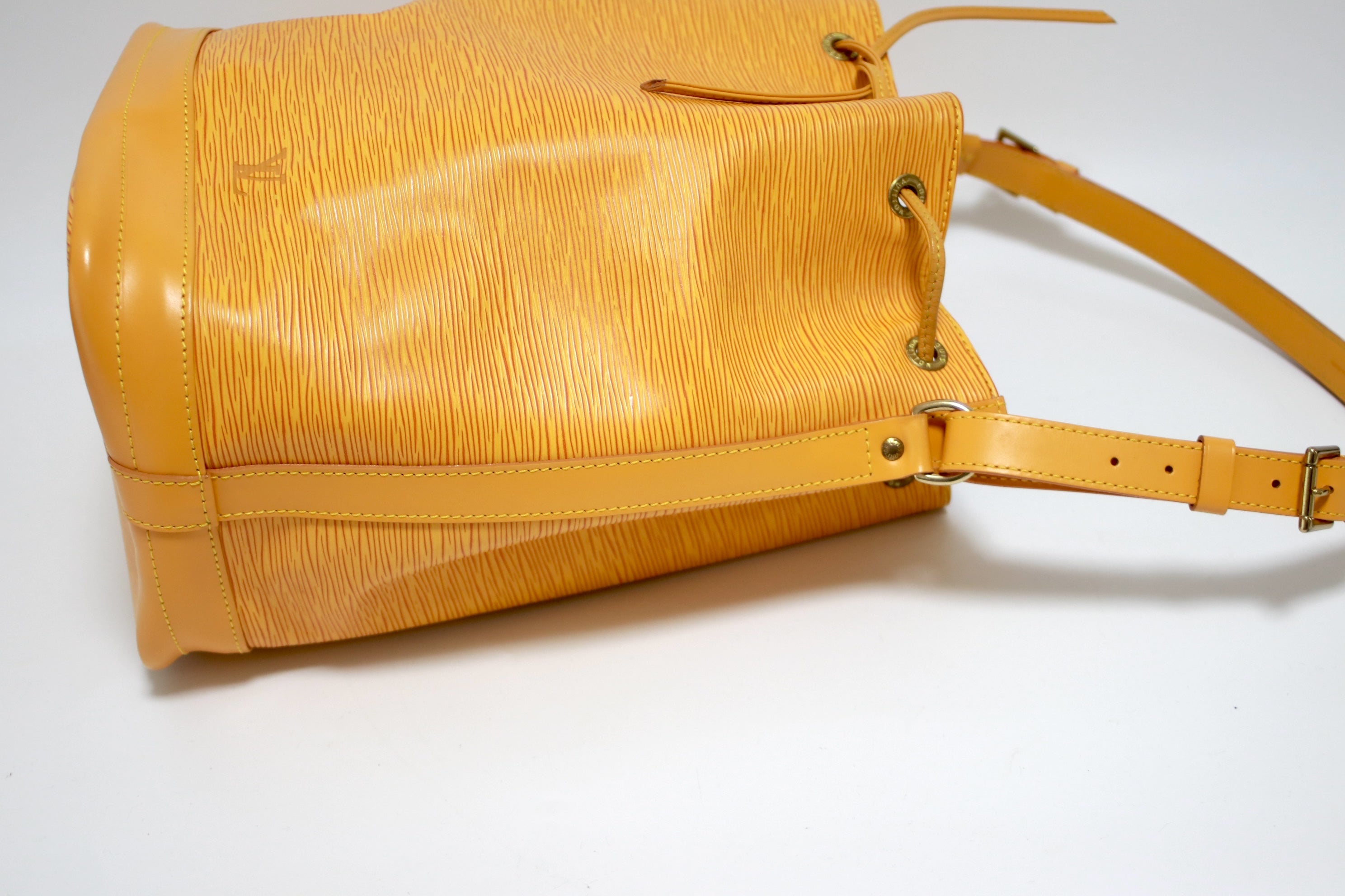 Louis Vuitton Noe GM Epi Yellow Shoulder Bag Used