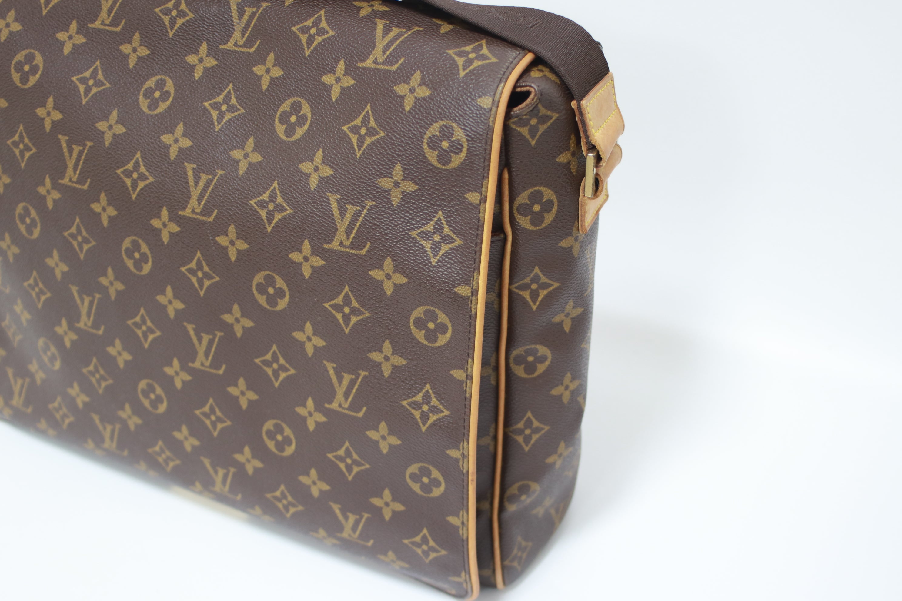 Louis Vuitton Abbesses Messenger Bag Used (7544)